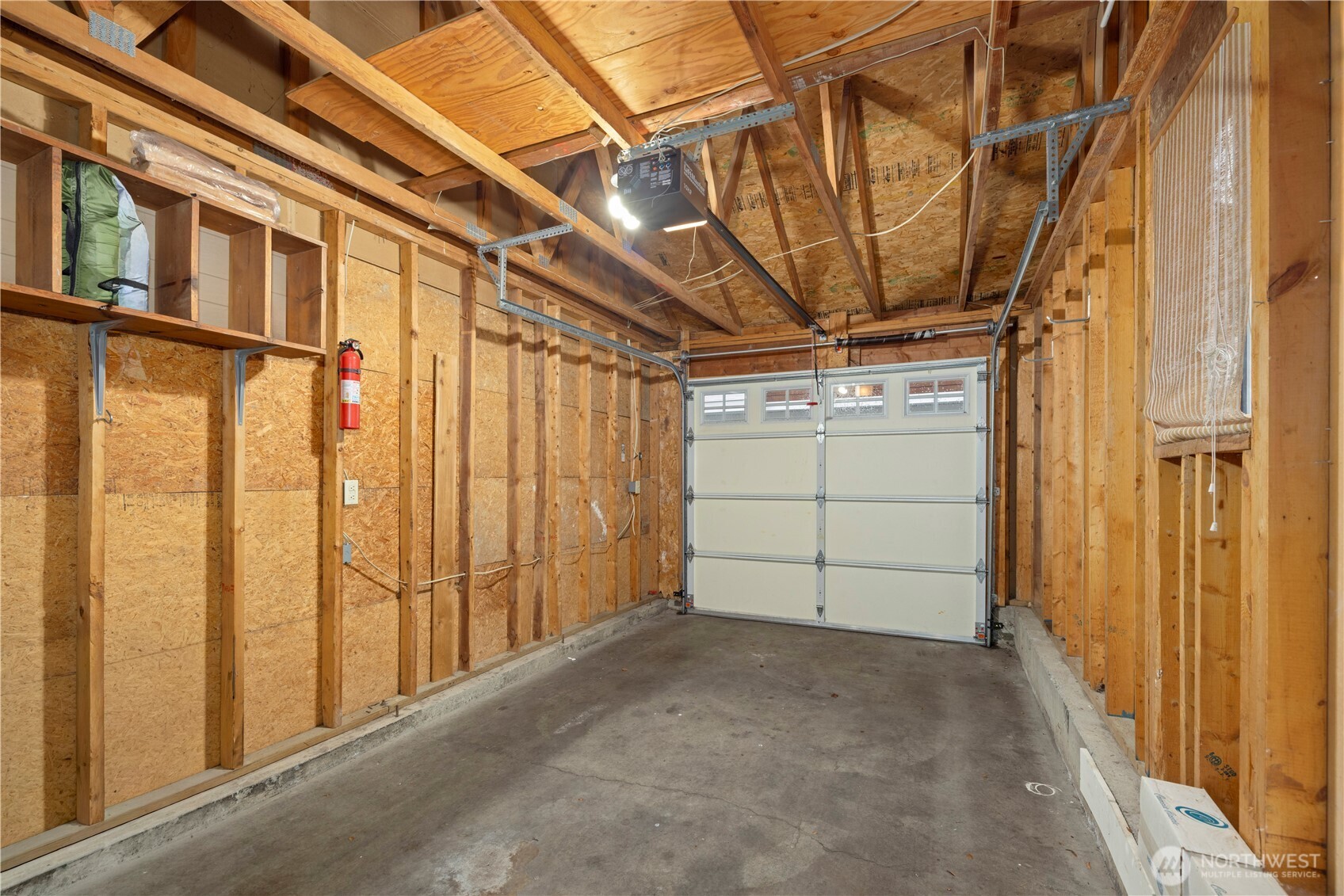 Room for a car, storage or workshop in the garage.