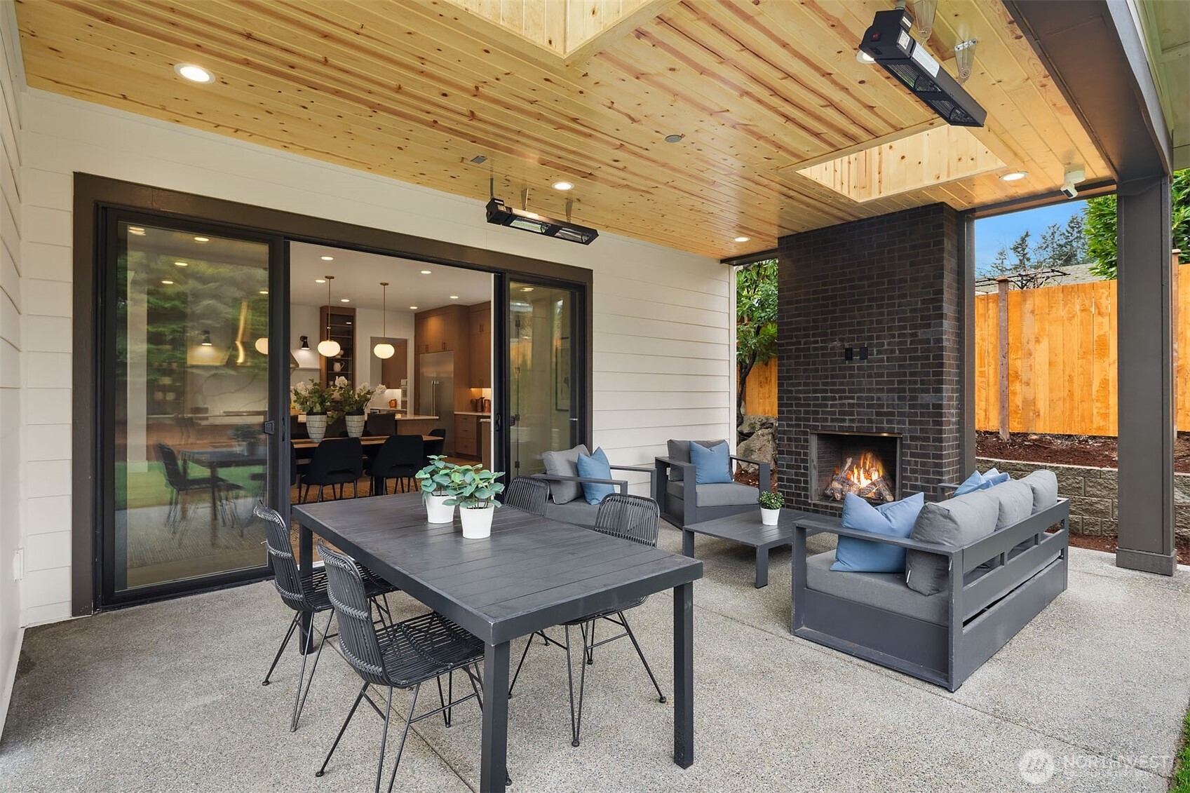 Exterior sitting & dining areas