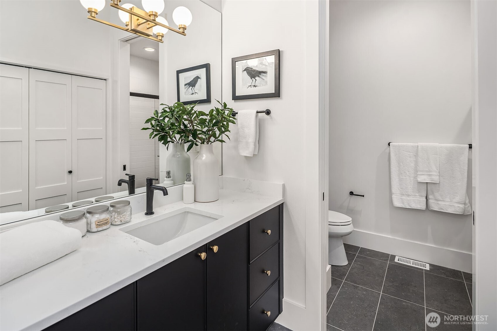 Guest en suite w/heated floors