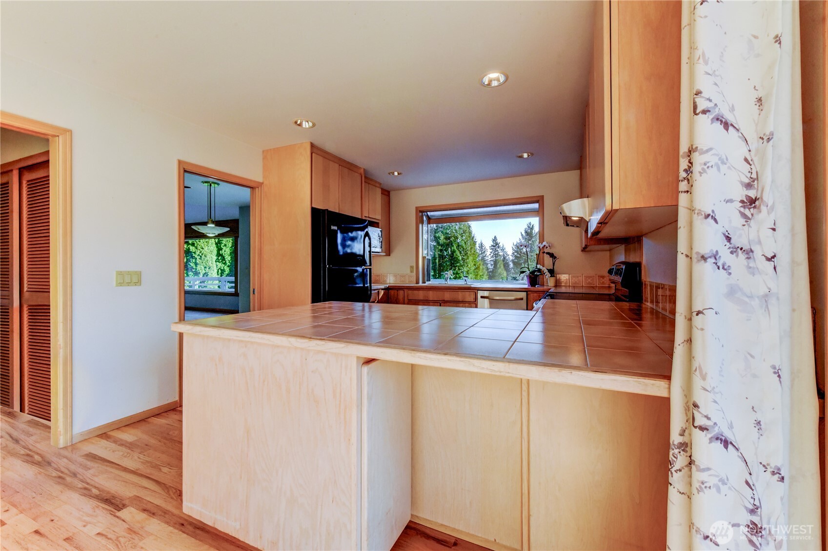 Kitchen, Breakfast Nook, and Family Room