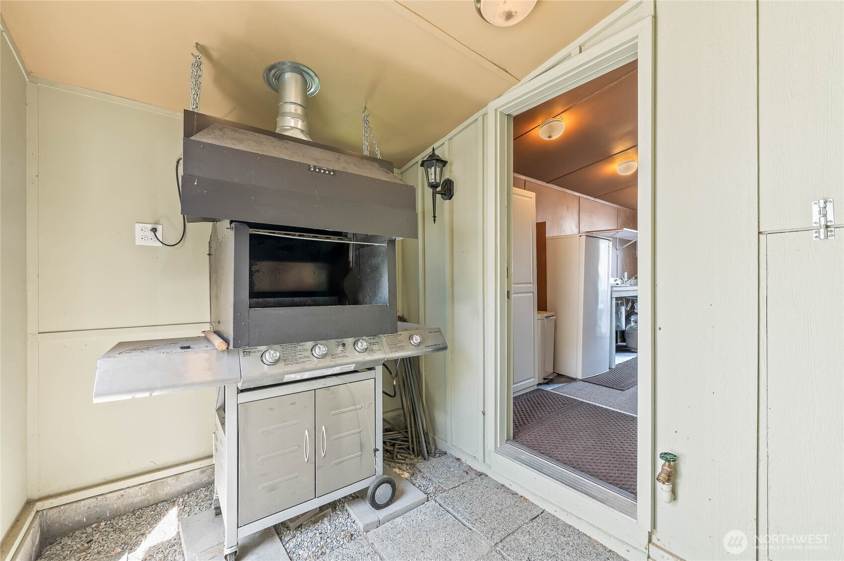 Annex Entry with Vented BBQ