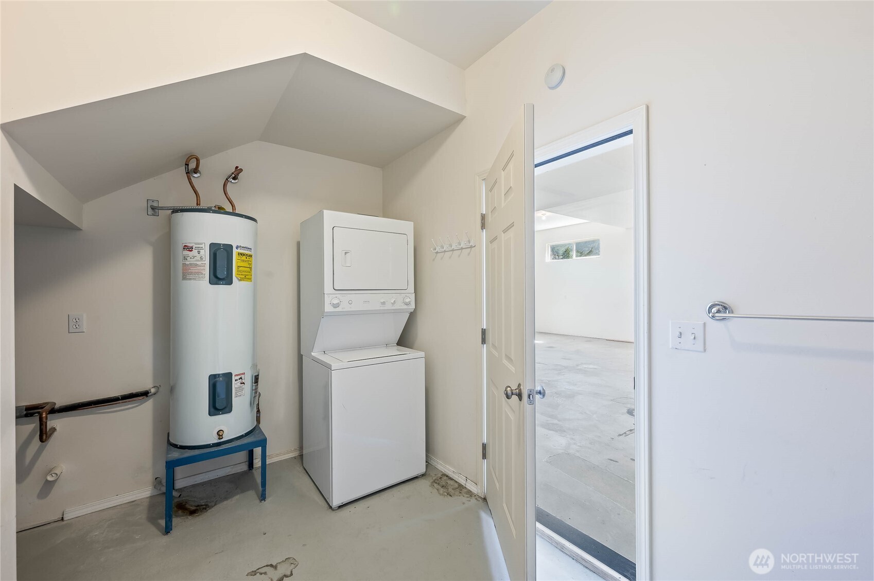 Garage Bath/ Utility/ Laundry