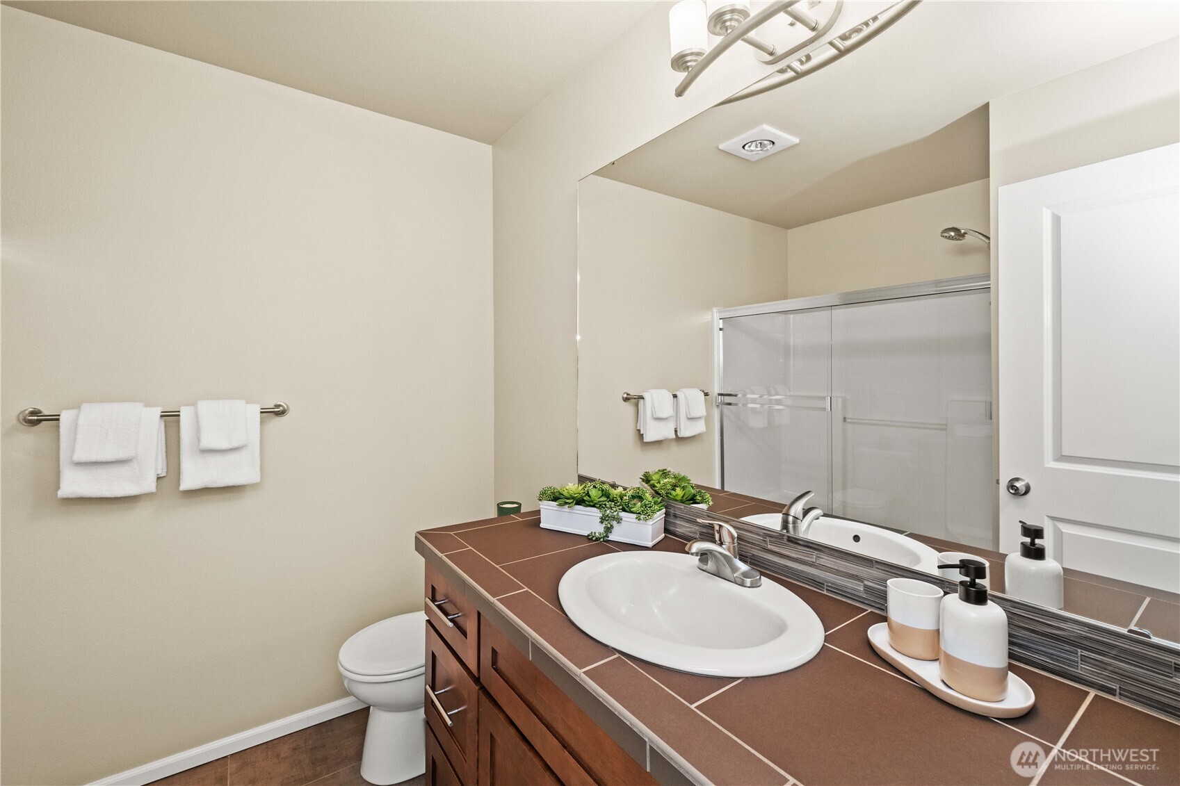 Attached Primary En Suite