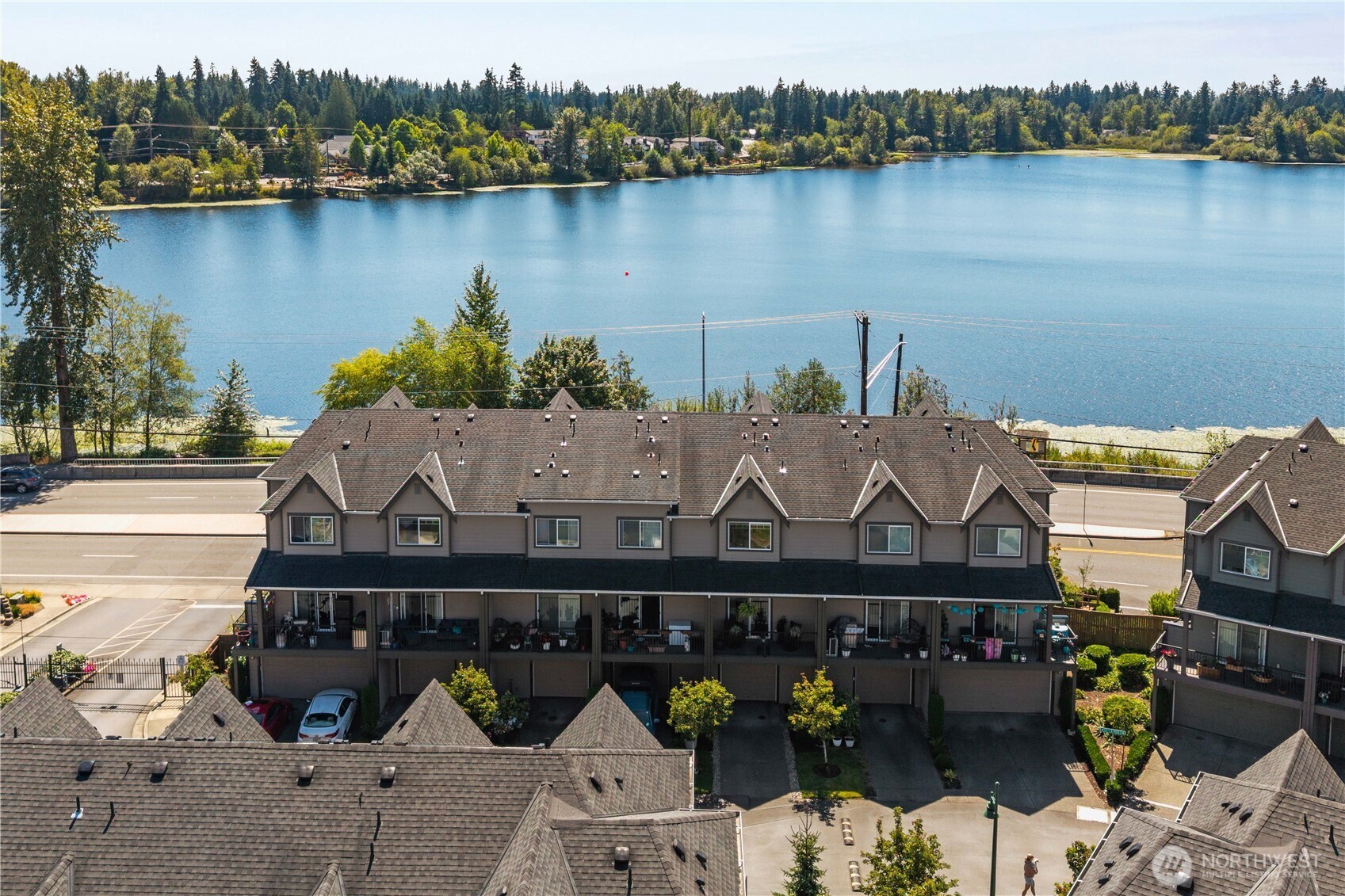 Stunning Loaction and Views