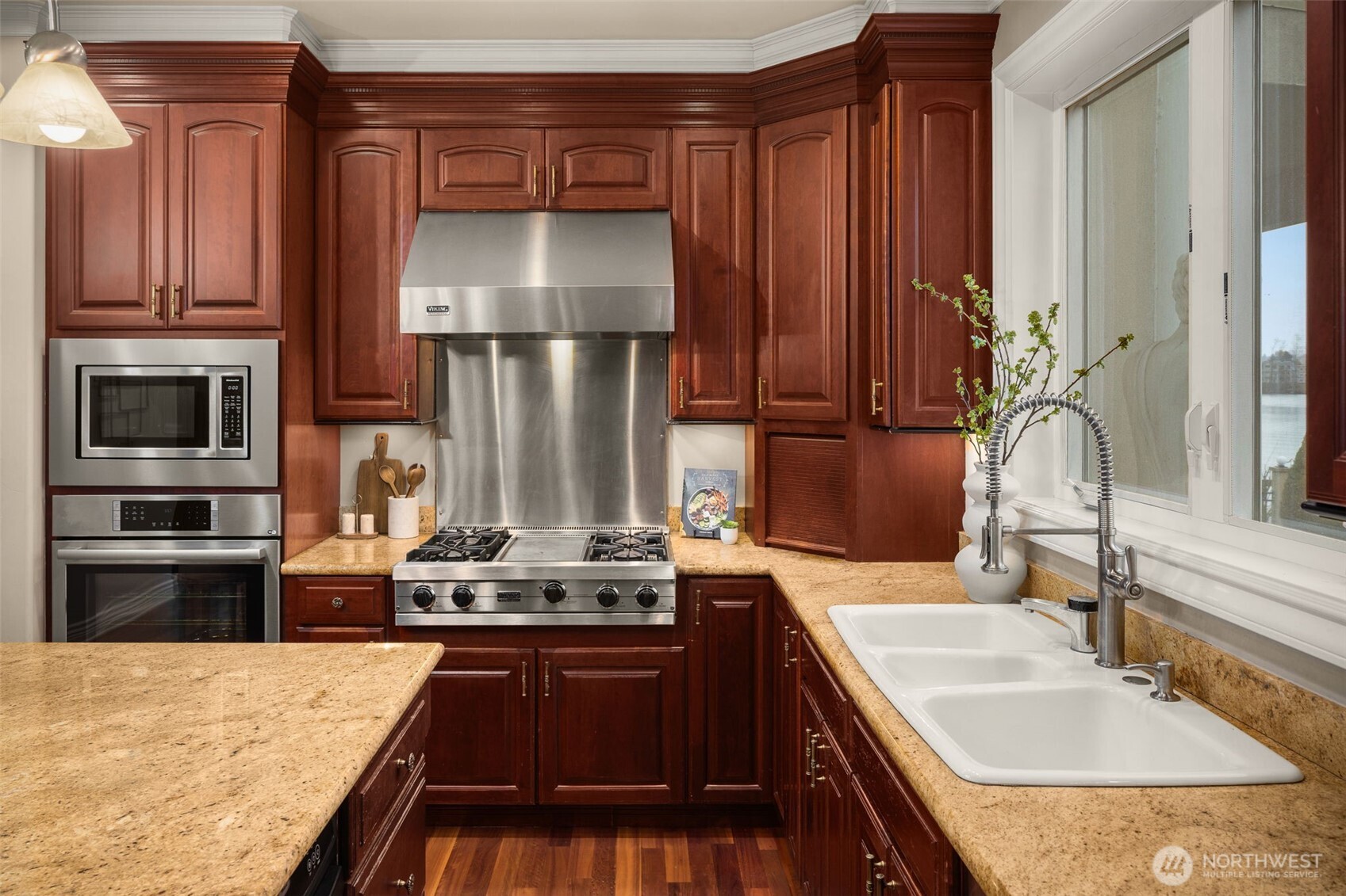 Bright, light and right amount of workspace.