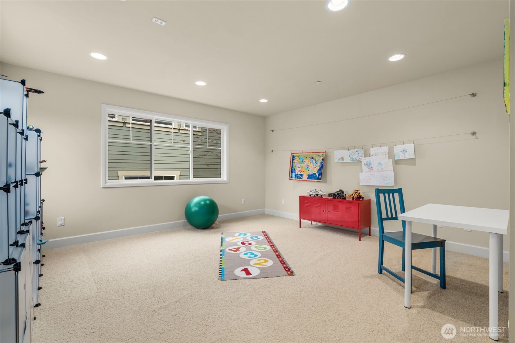 Flex/Bonus room upstairs