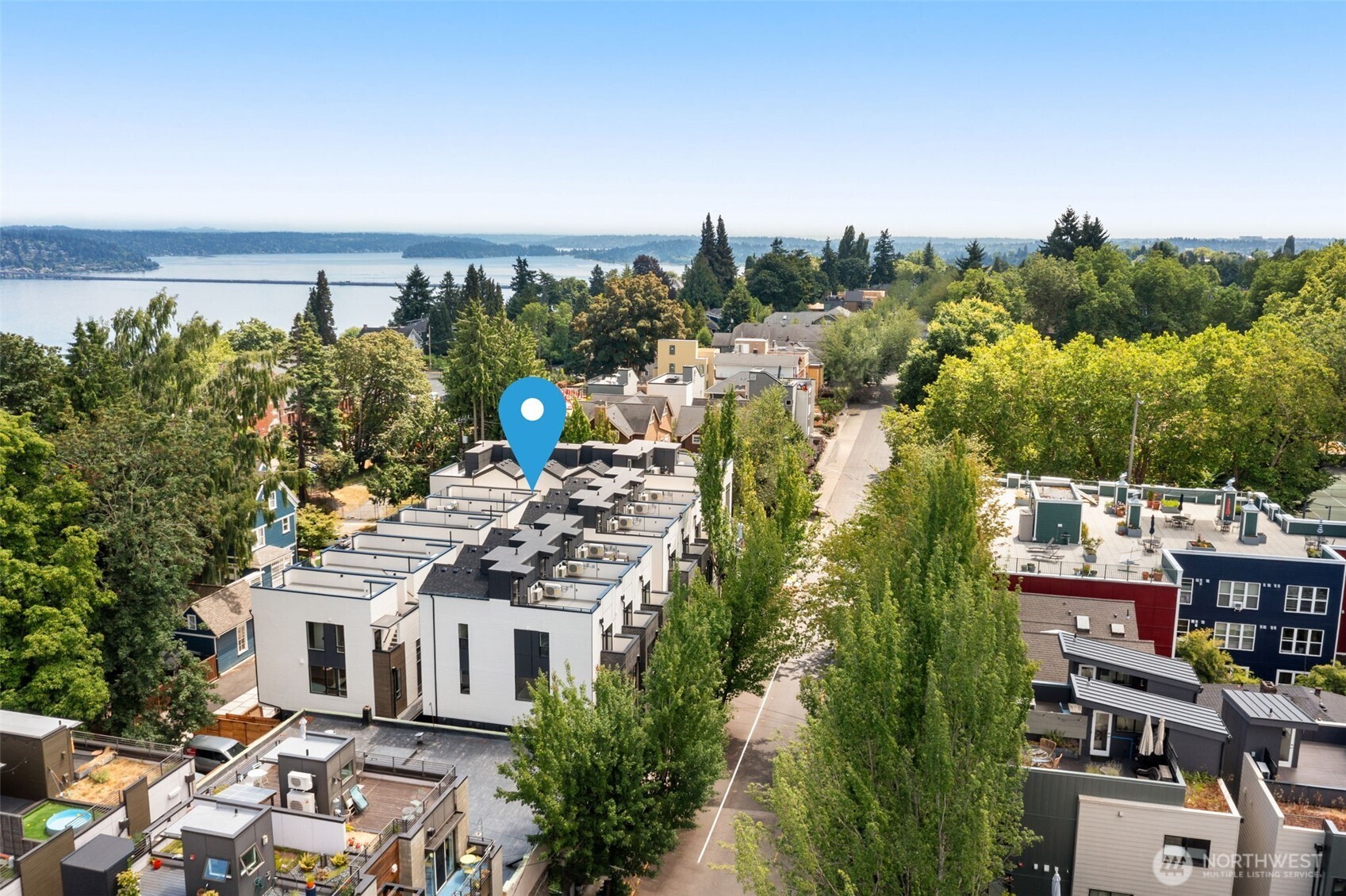 Just blocks from the beloved Madrona retail district, offering boutique shopping, local cafés, yoga studios, and community events right outside your door.