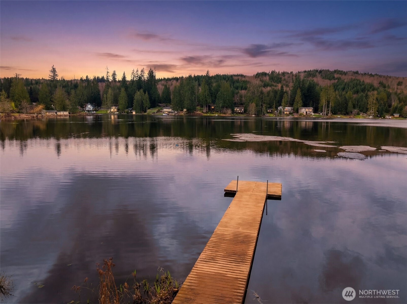 Picture perfect Setting to Boat,swim and kayak from!