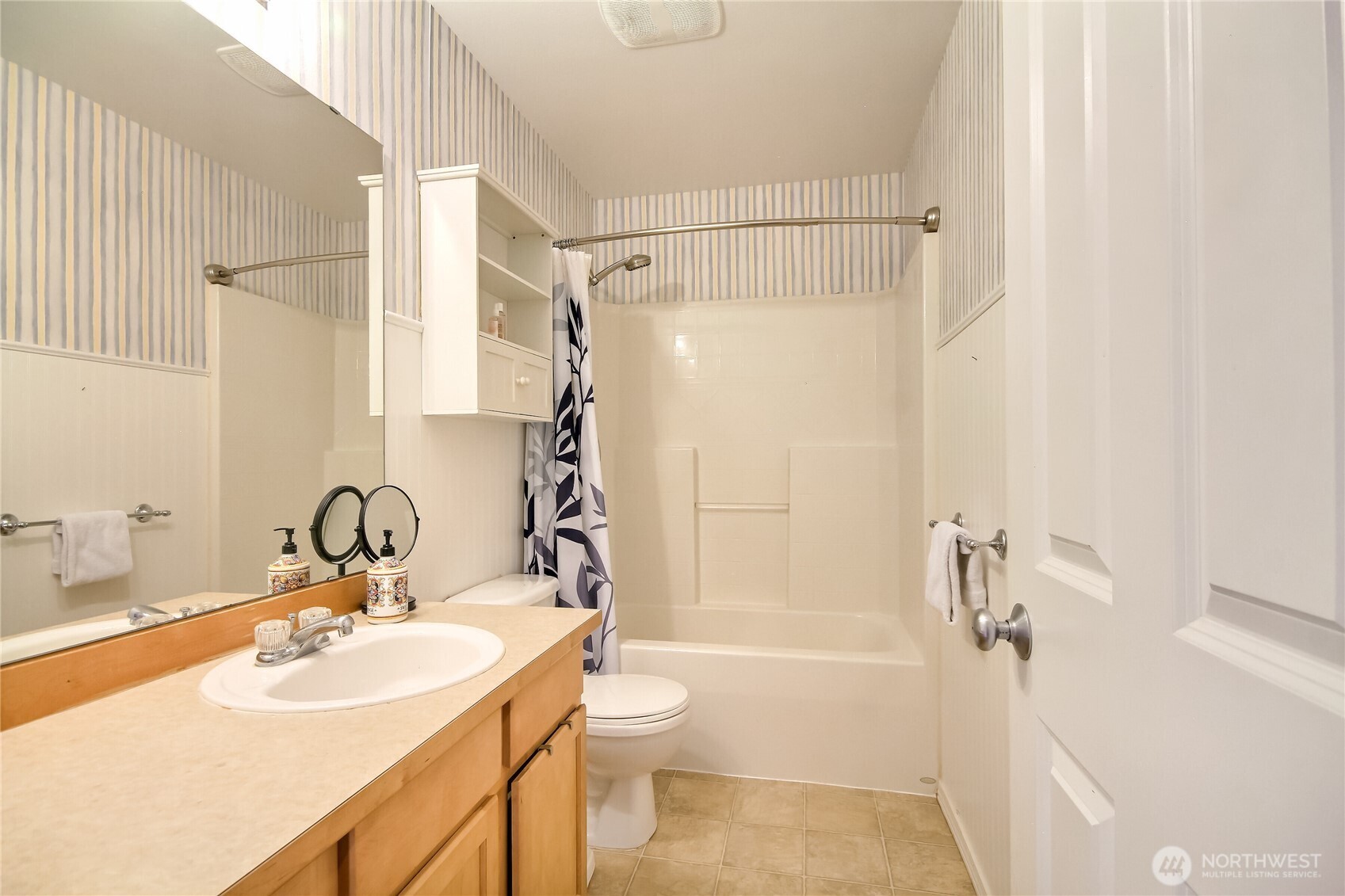 Hallway bath