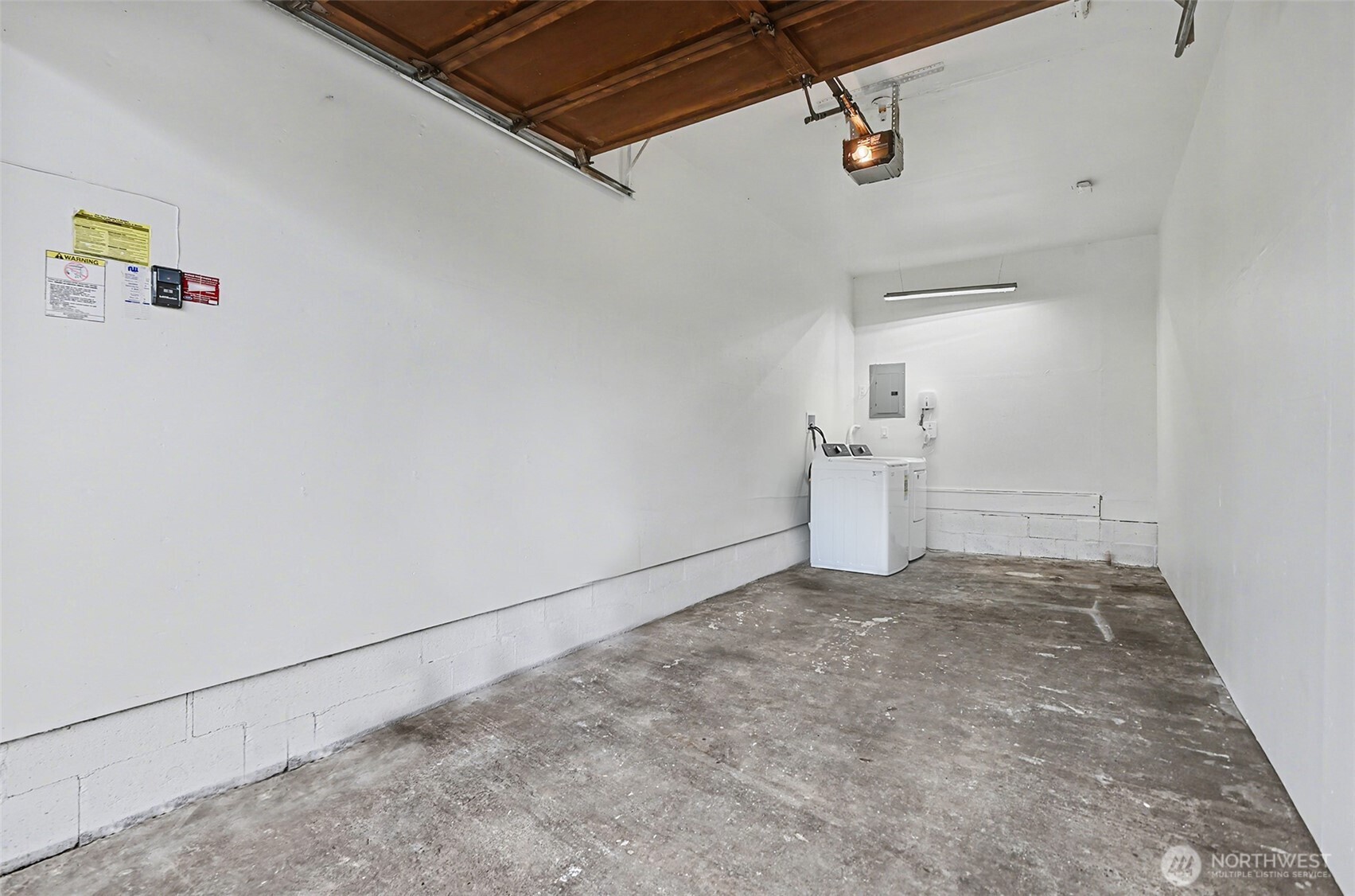 Garage - 1 car garage with brand new electric washer and dryer