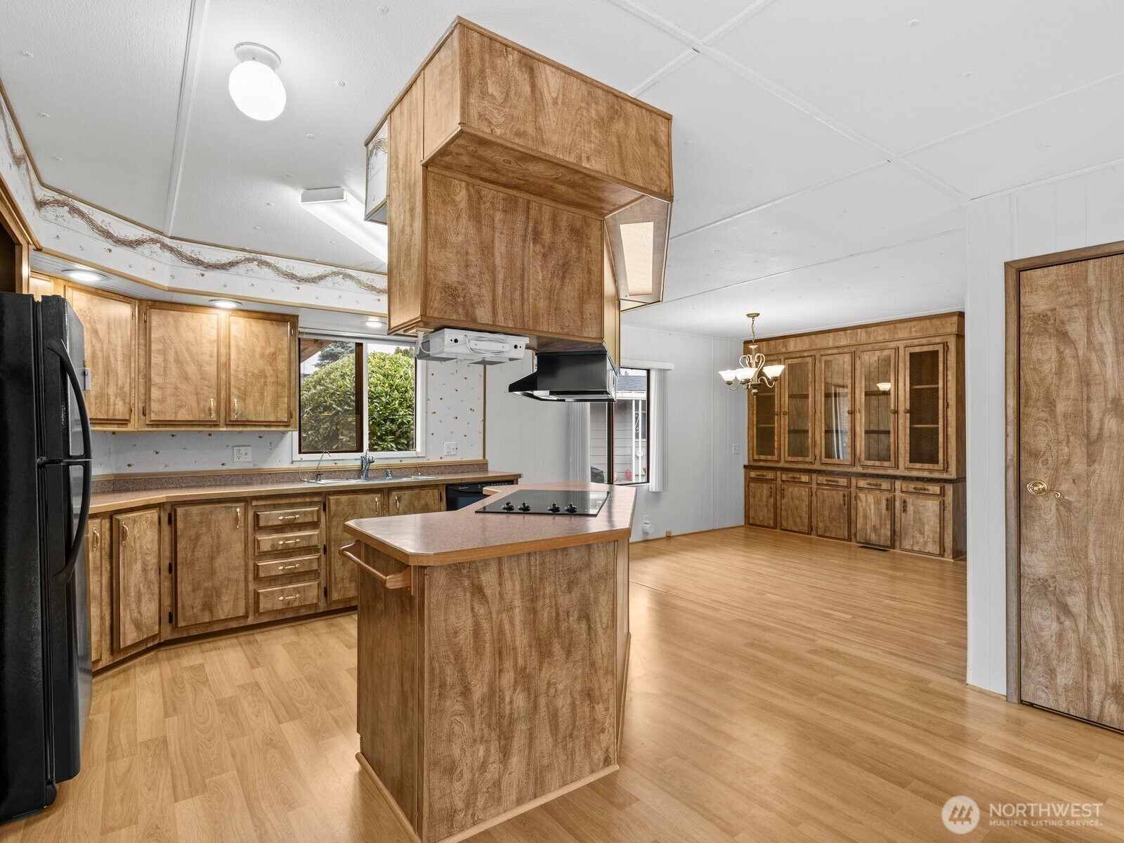 The large kitchen is great for making those delicious home cooked meals.