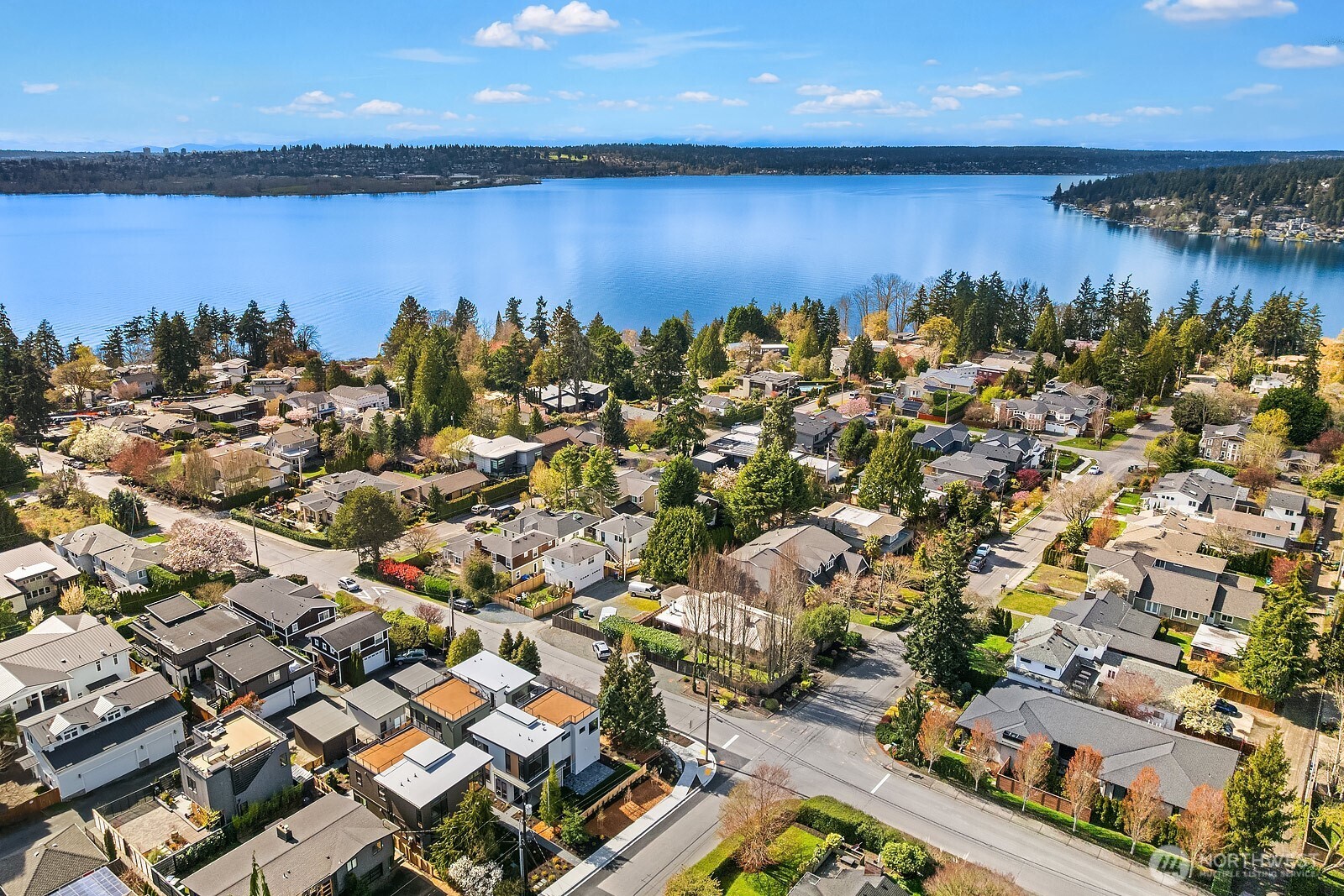 Prime location, so close to the waterfront... and with with easy access to the waterfront, Waverly Beach, parks, schools, and downtown Kirkland.