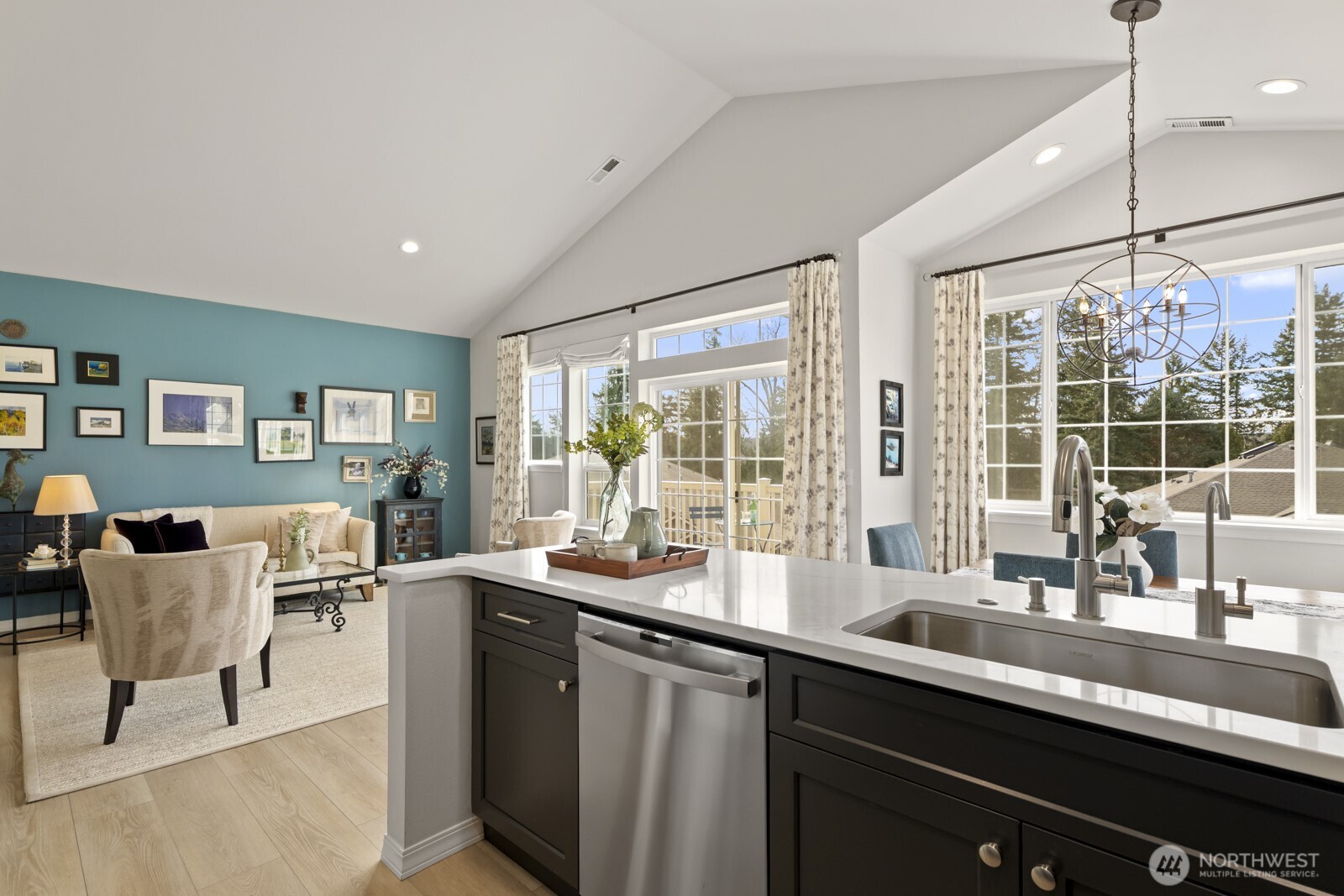 Just imagine sipping your morning coffee with all this beautiful light pouring in!