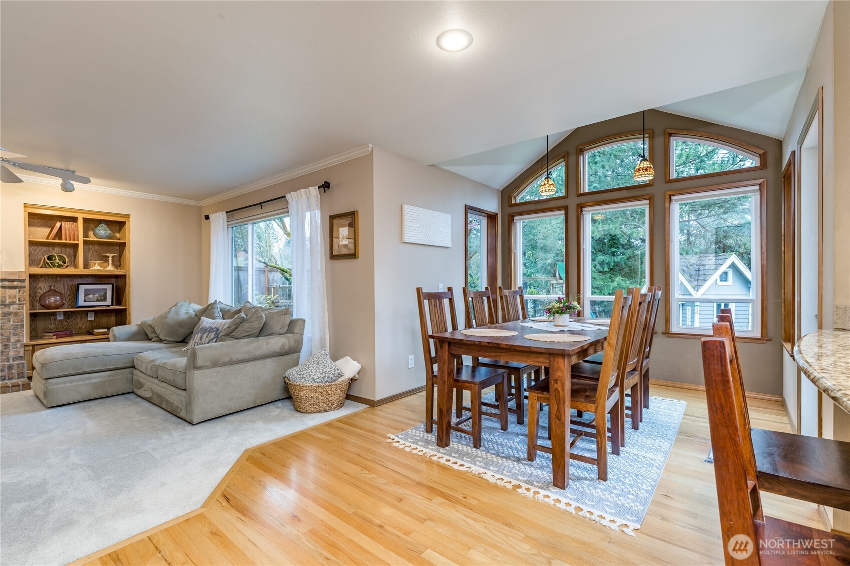 Easy flow between kitchen, casual dining/breakfast and family rooms