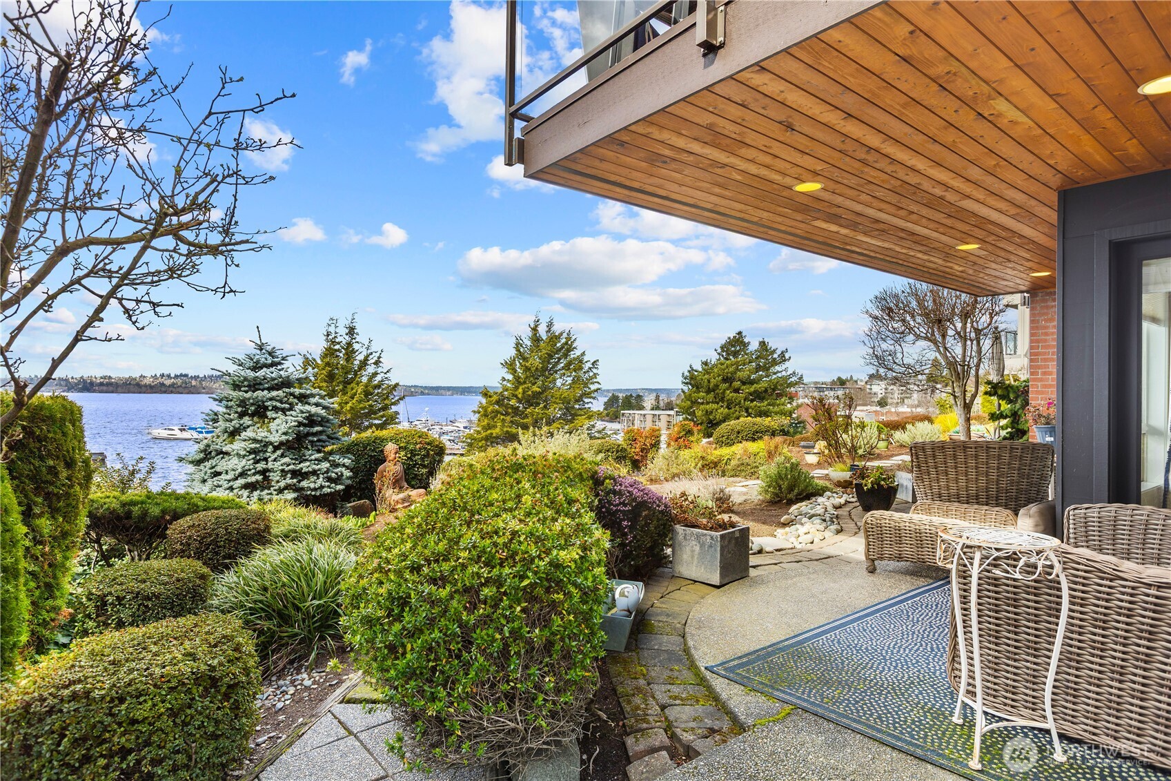 View side of the patio.