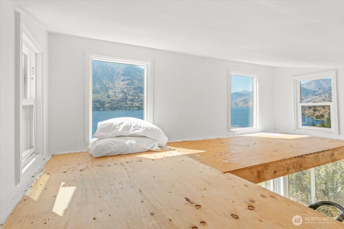 Loft with area for two beds