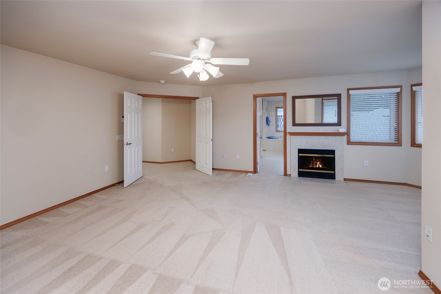 King sized primary retreat w/bay window seating area w/gas fireplace.