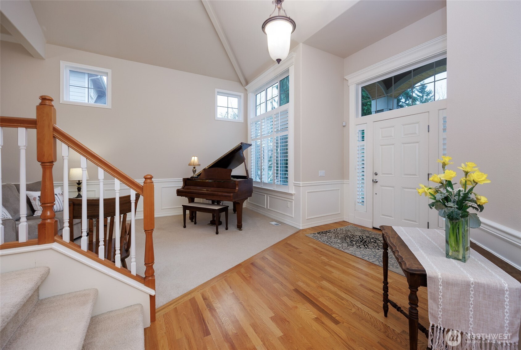 Hardwood floors entry/hallway/kitchen. New interior paint entry/living/dining areas.