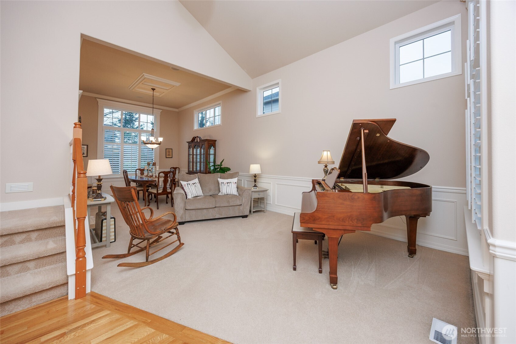 Formal living/dining rooms w/soaring ceilings, crown molding/shadow boxes.
