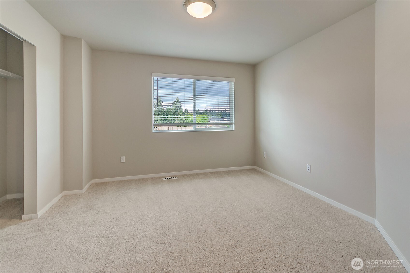 Photos are of a previously built  Summit floor and may show an upgrade or a product no longer available.