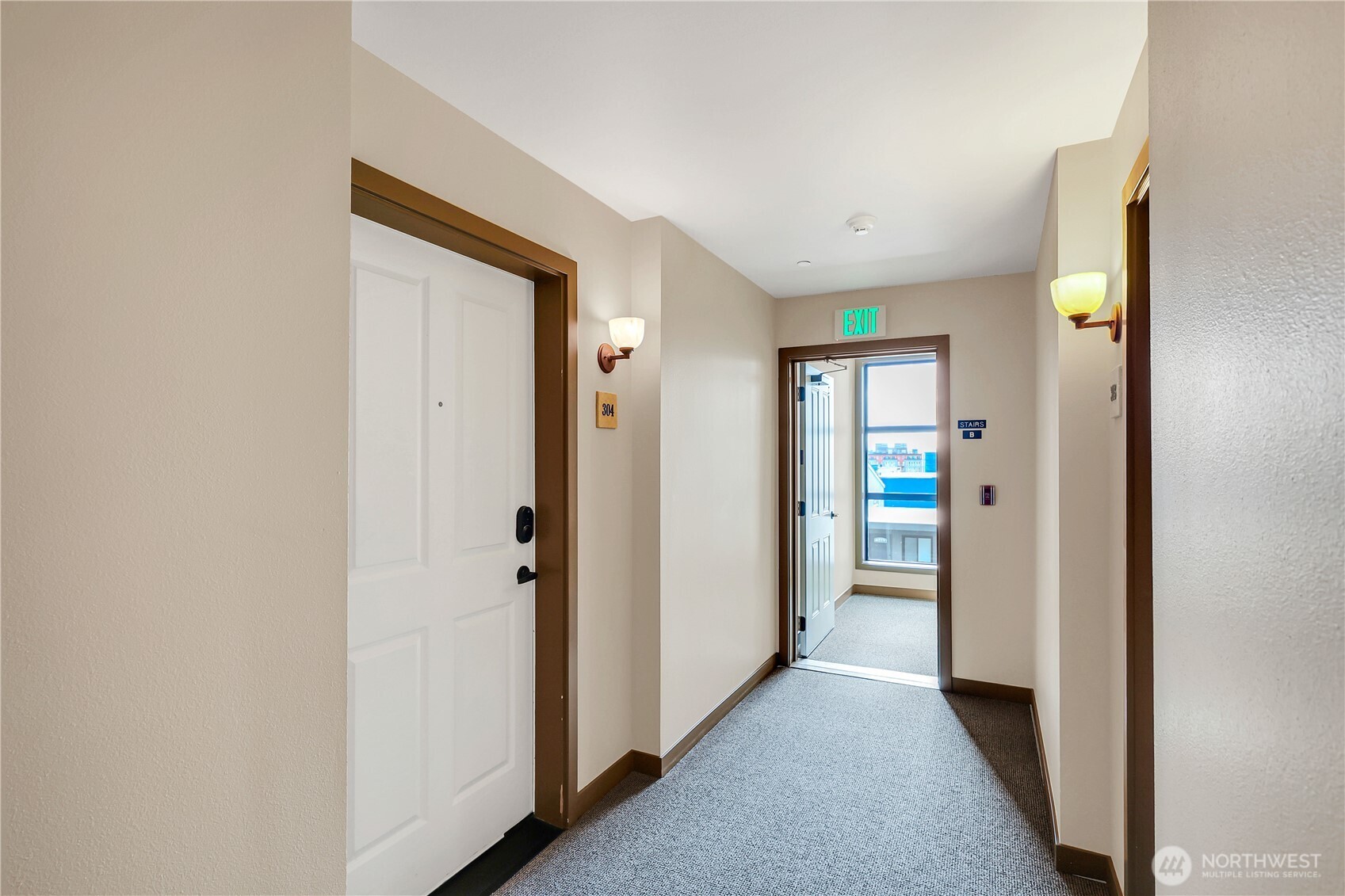 Even the hallways are fantastic, sconces and in perfect condition like the whole building.