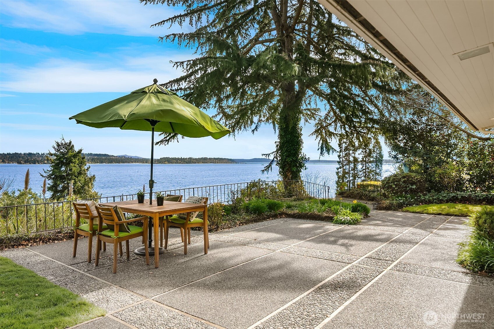 View patio for al fresco dining and Views to Mt Rainier
