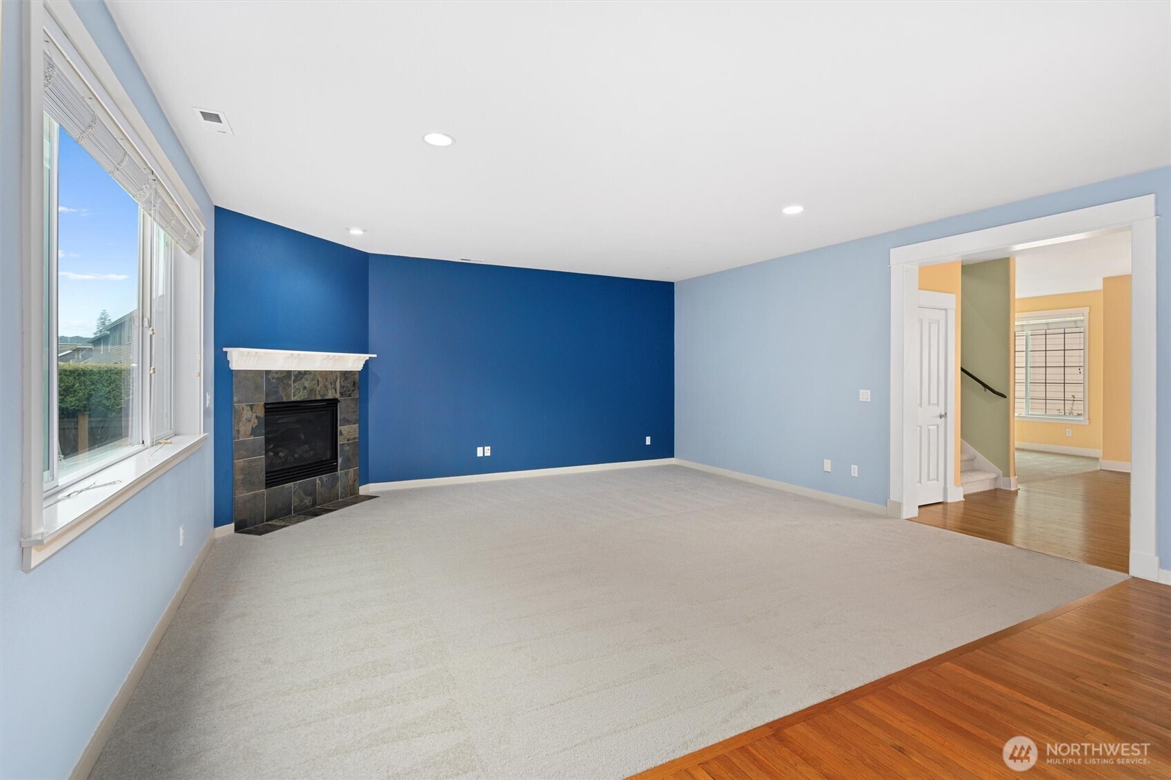 New Carpet throughout