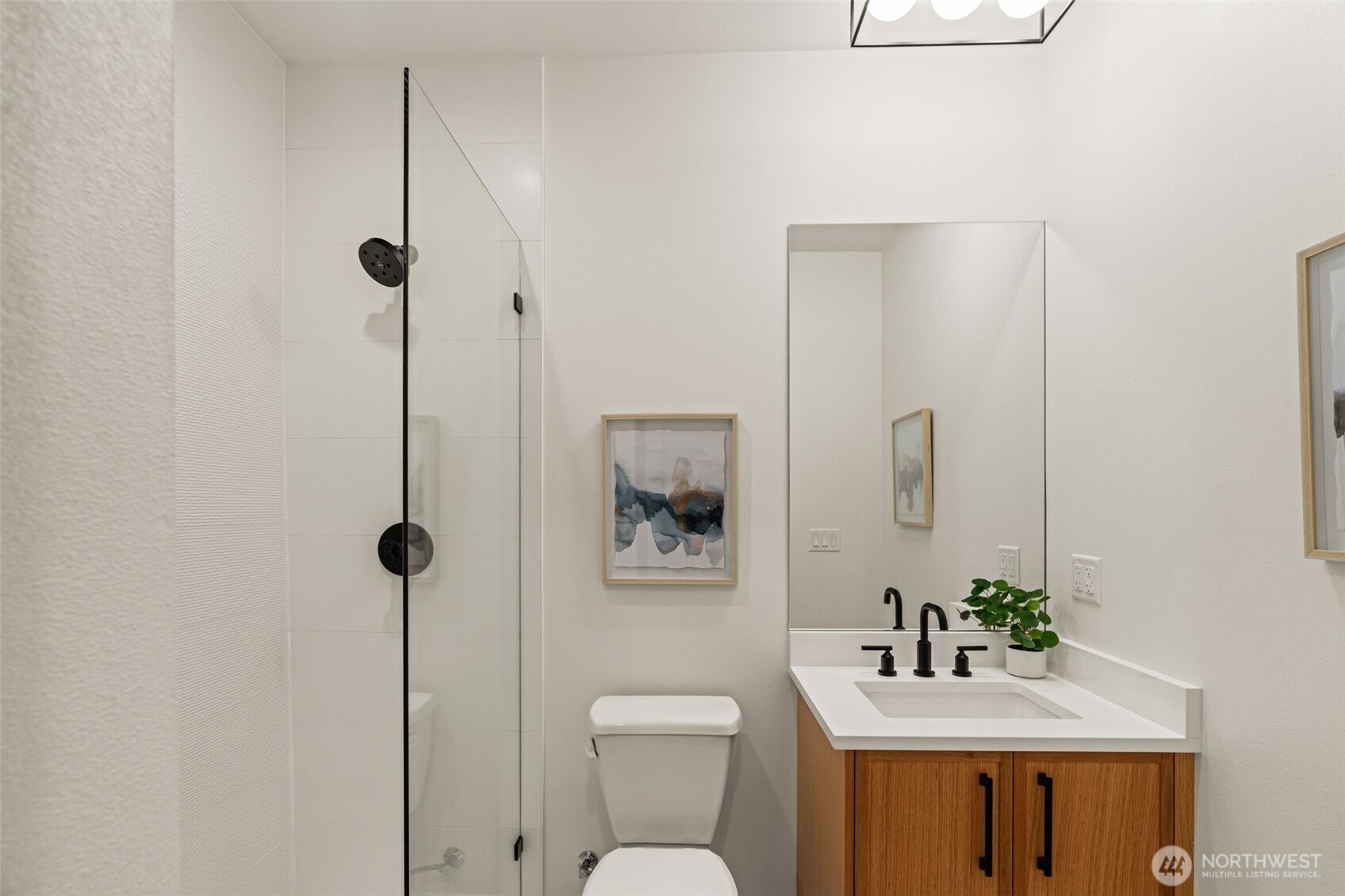 Second Primary Bath on Main