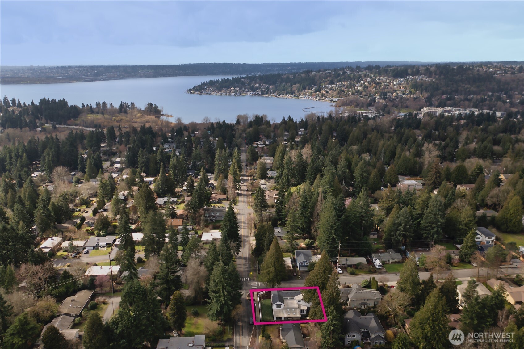Proximity to Lake Washington