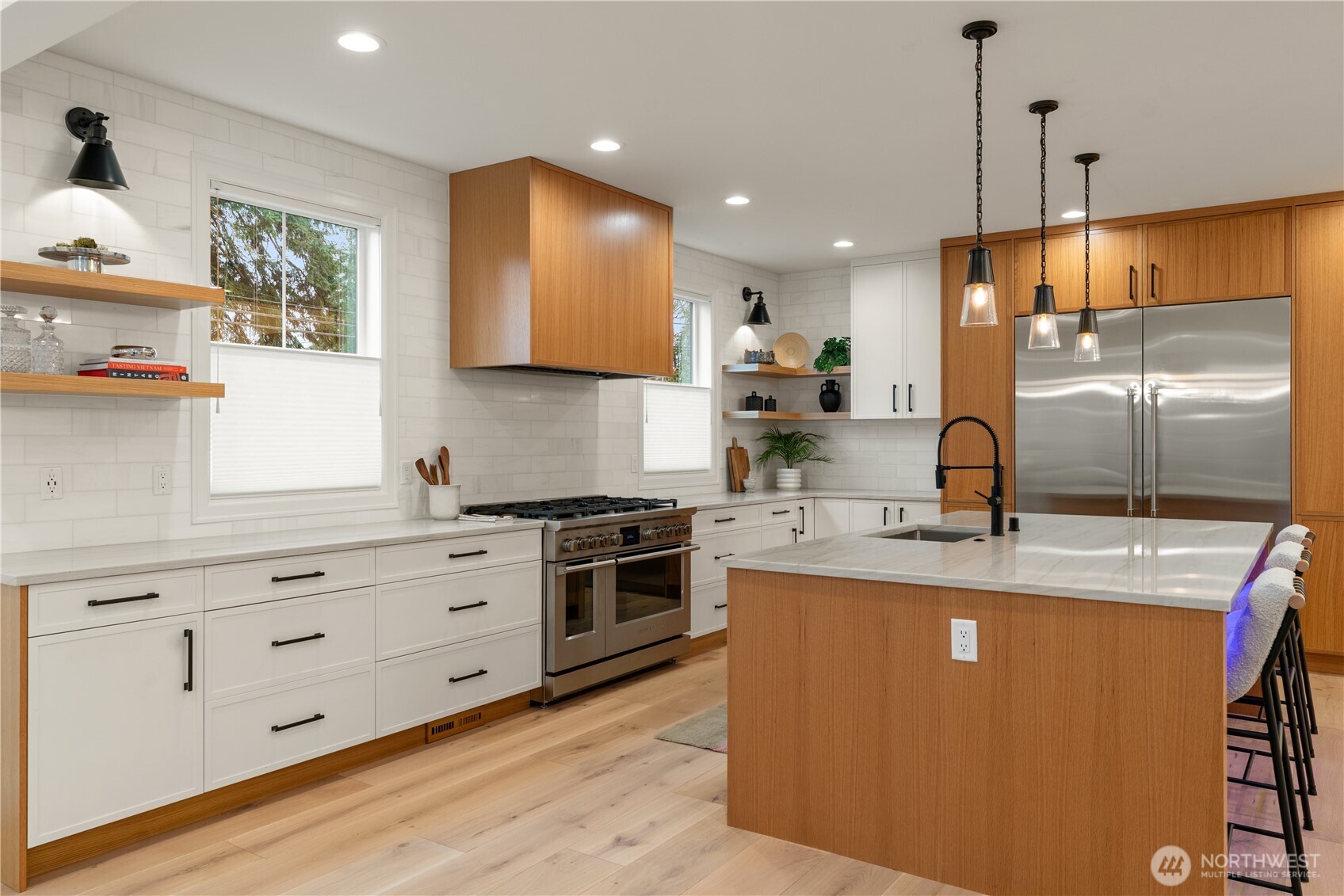 Dining looking to patio