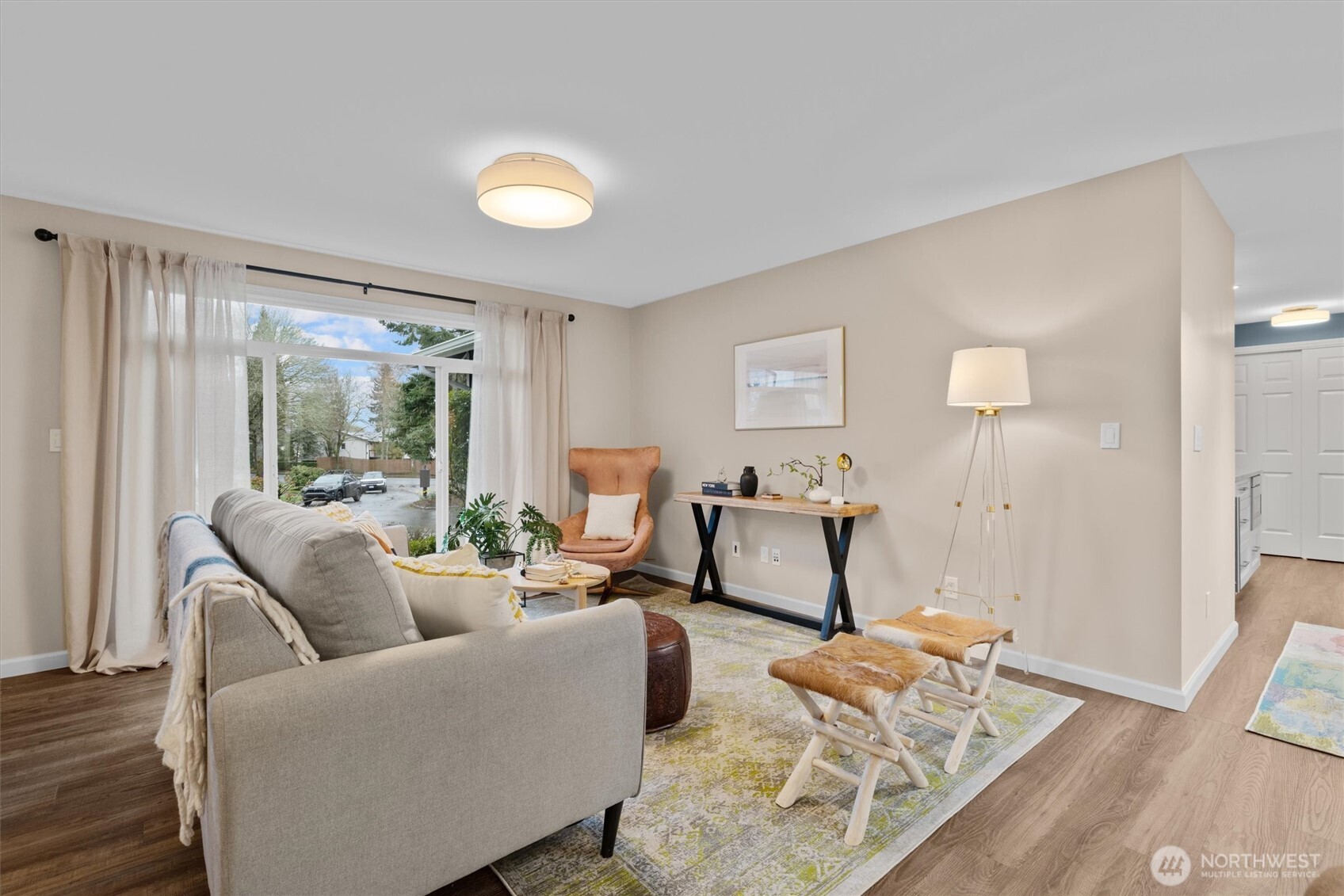 Cosy living room with views to the street.