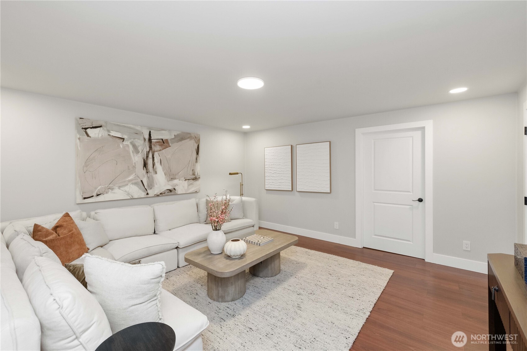 Secluded Large Bonus Room