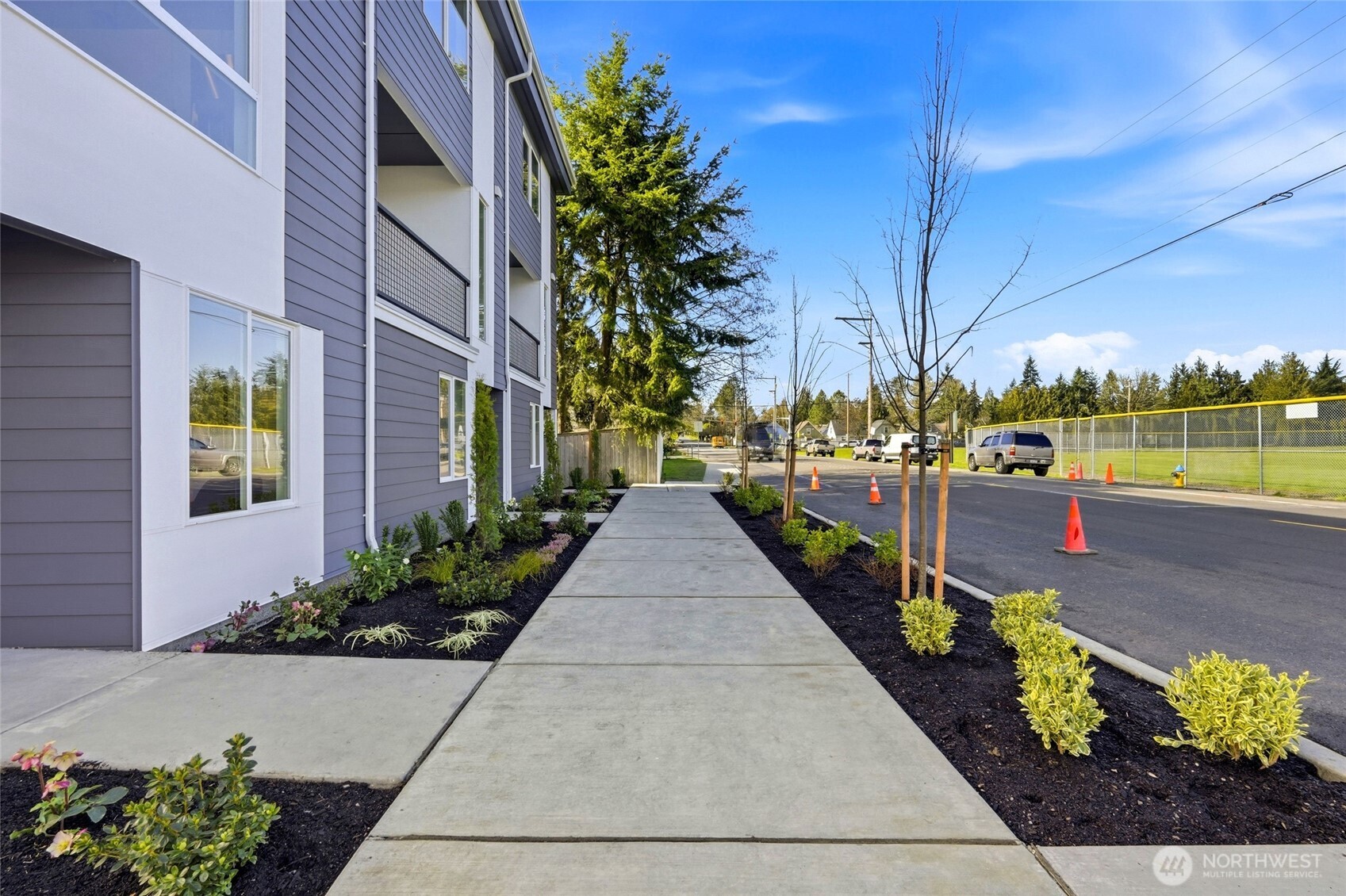 Wide sidewalks and nice landscaping!