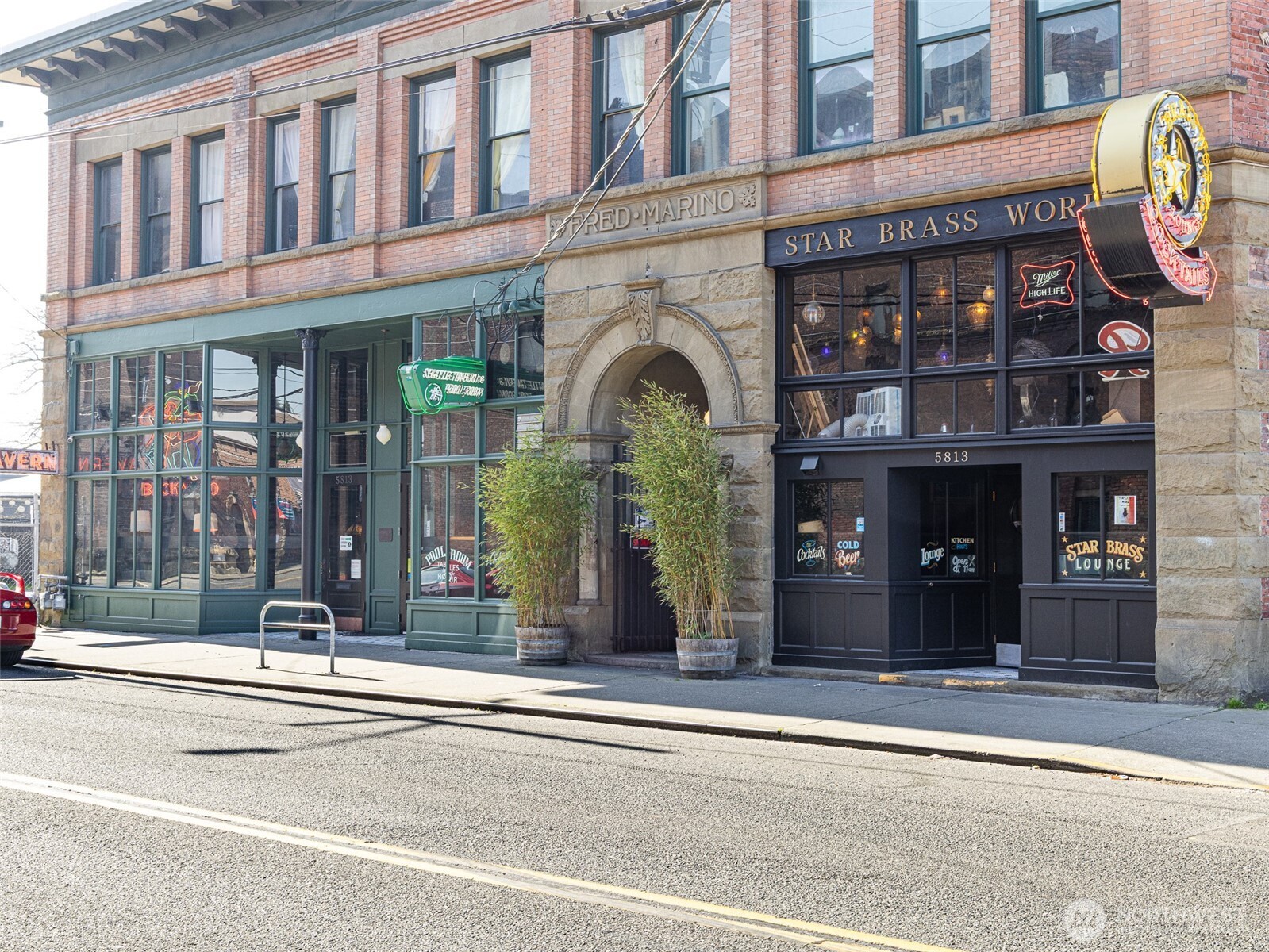 Popular Georgetown bars and restaurants are nearby