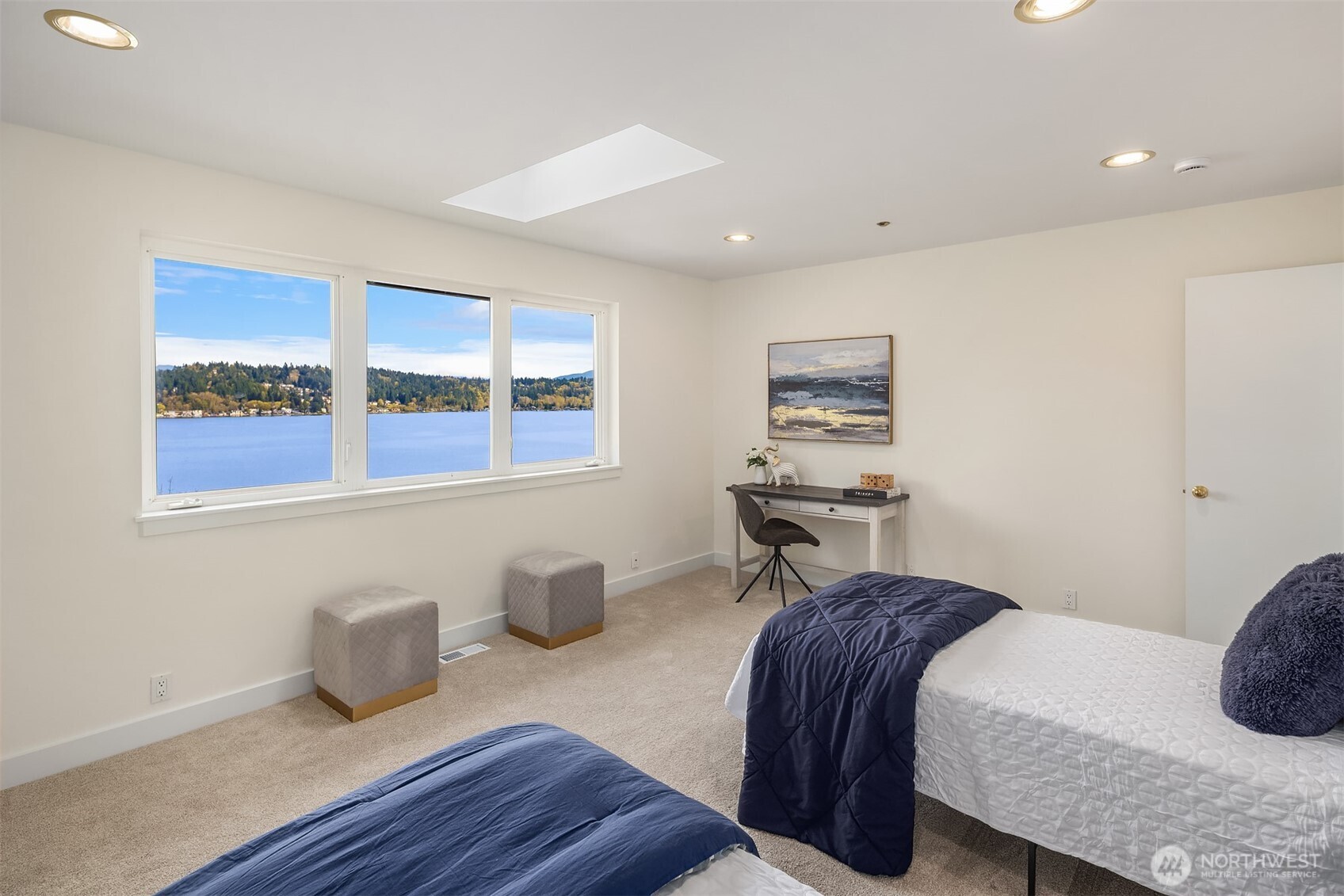 A second primary suite on the upper floor with its own incredible views and ensuite bathroom with walk-in closet.