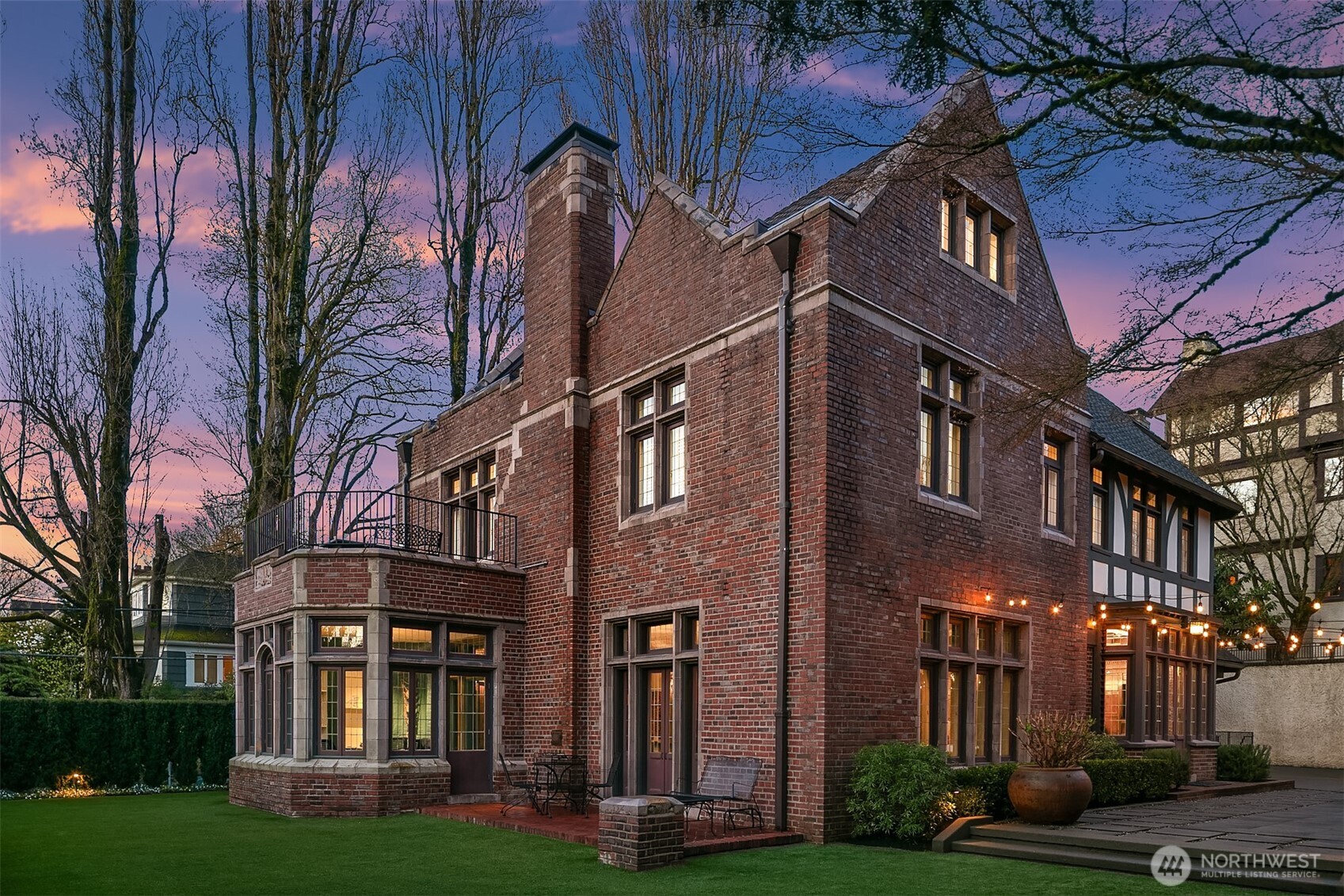 Plenty of space for outdoor parties as well as pets.