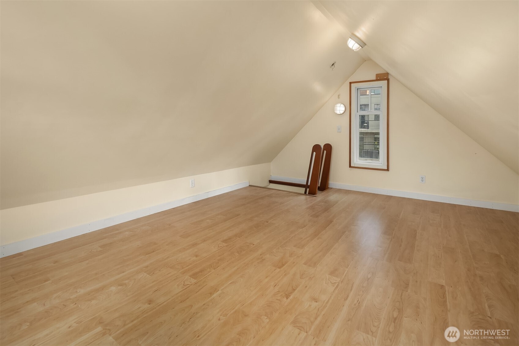 Second bonus attic room