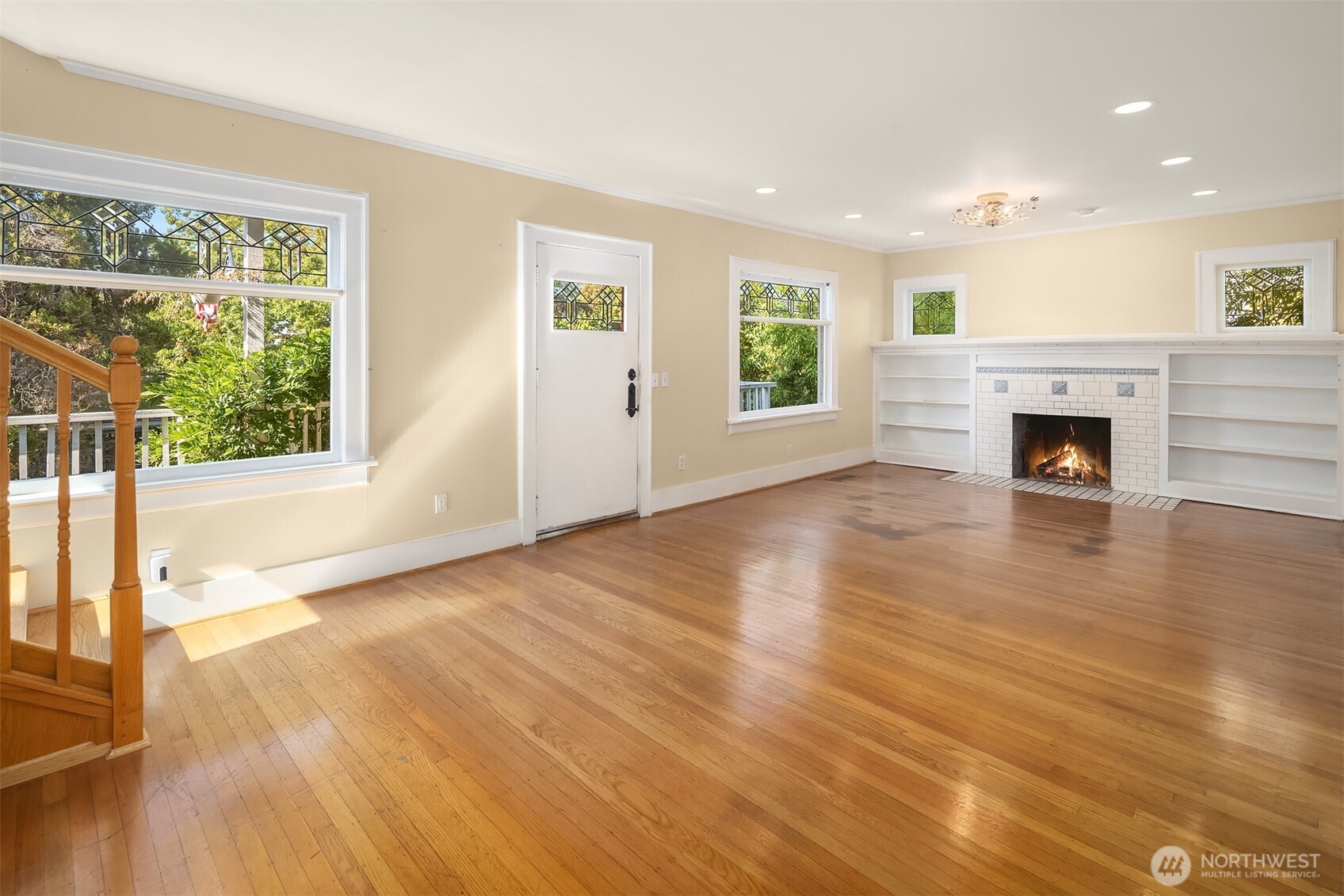 Large Living room and entry