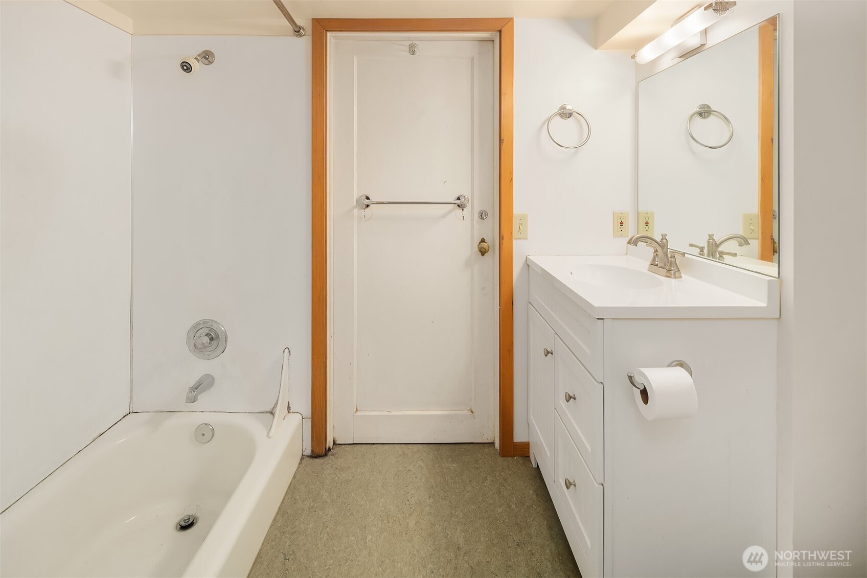 Bath off 4th bedroom