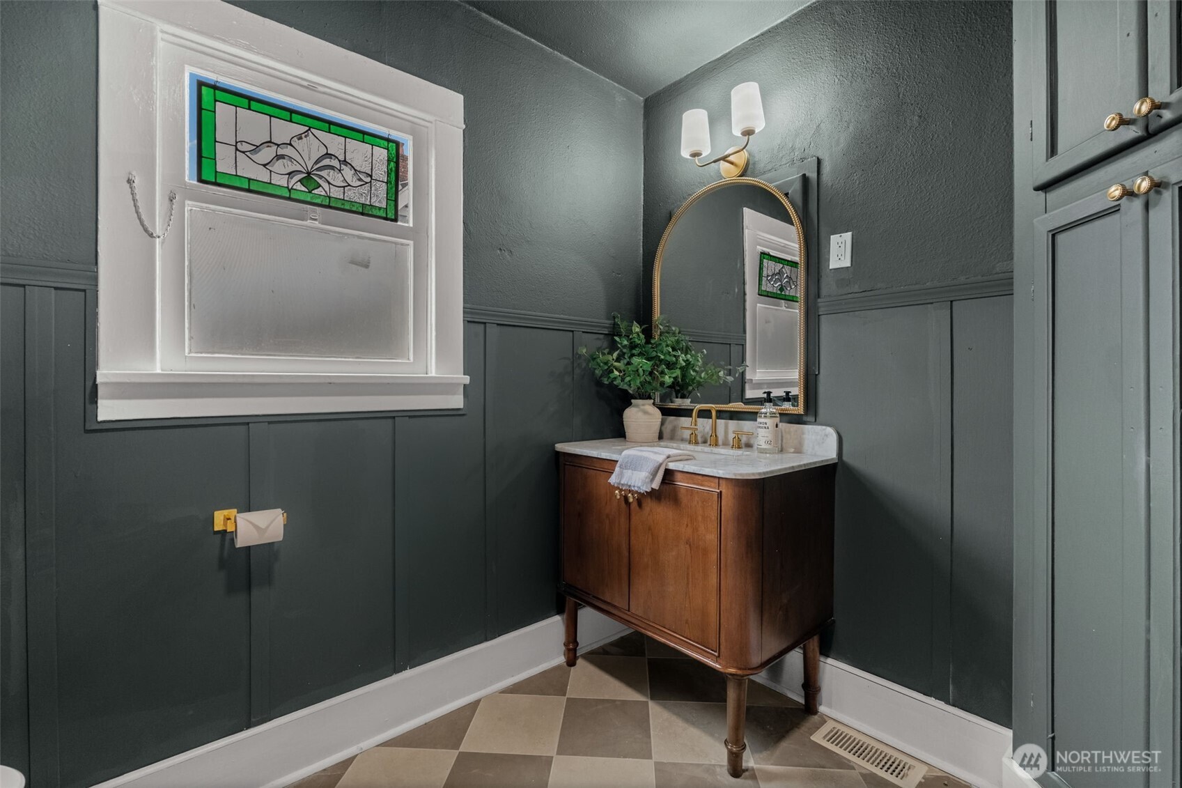 Main floor full bath