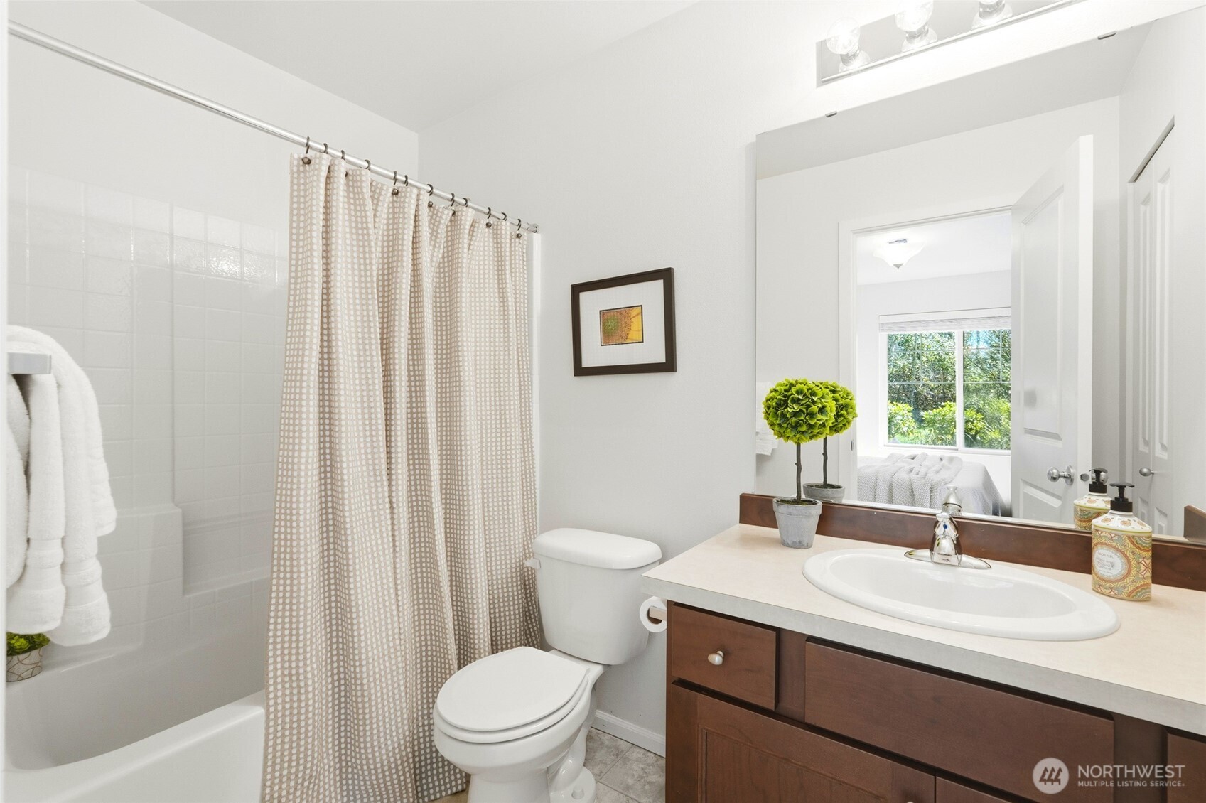 En suite bathroom for main floor bedroom.