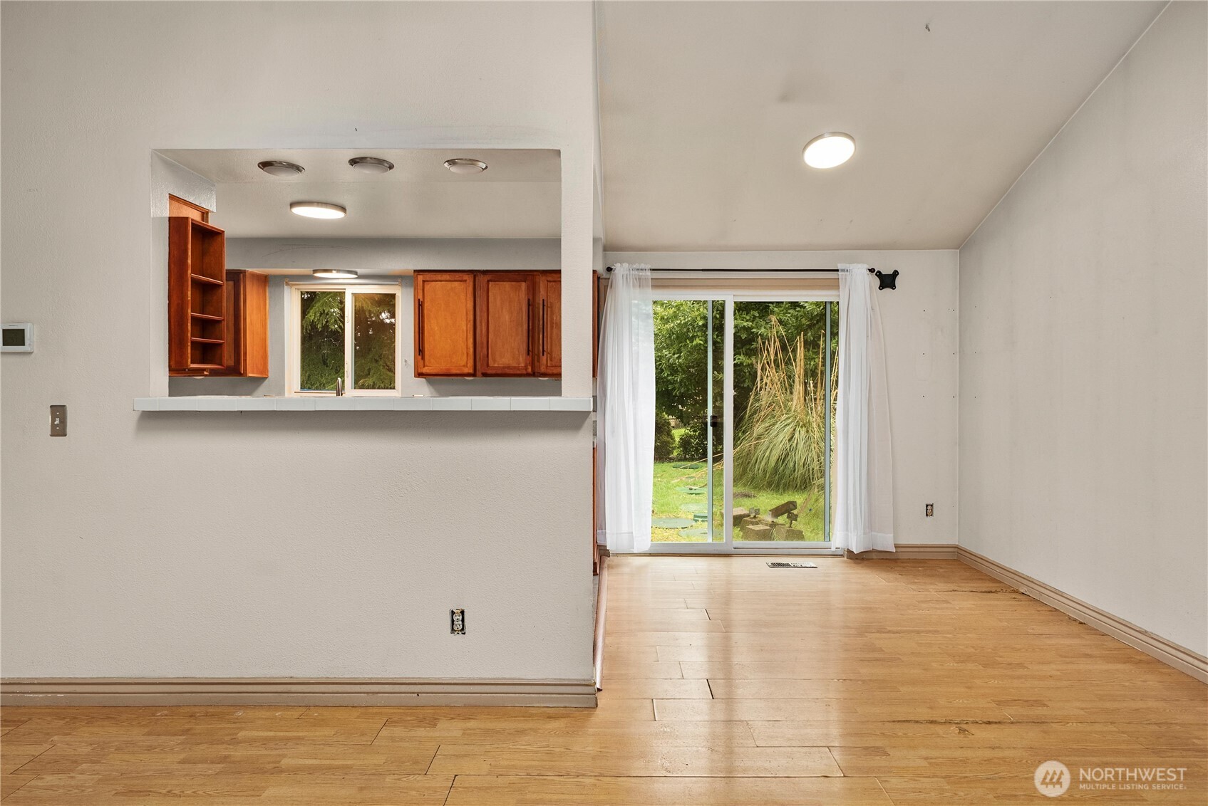 Dining area off living room and kitchen