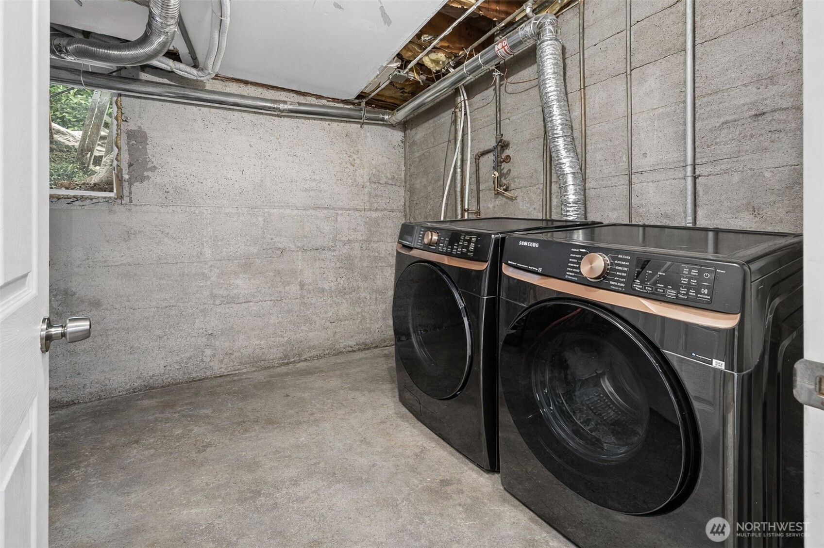 ADU Laundry (virtually decluttered)