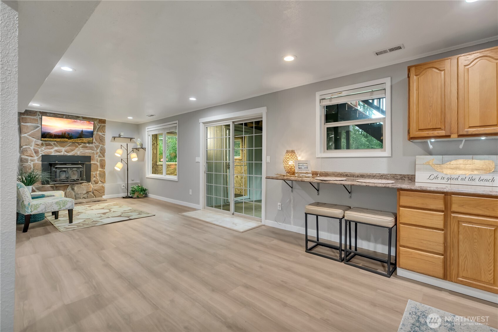 And a great kitchenette, bar, snack center space...