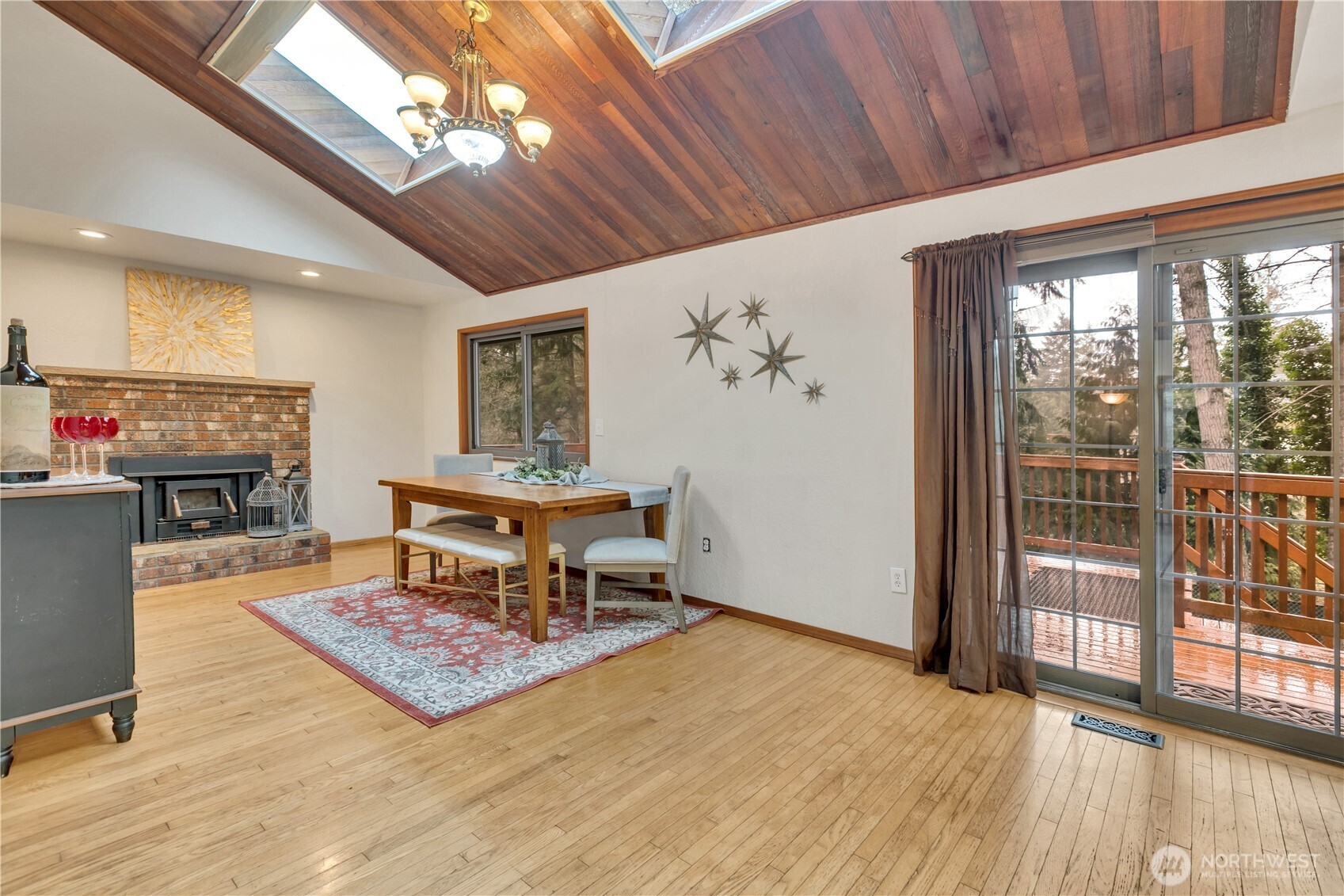 The extra large dining room has a fireplace...