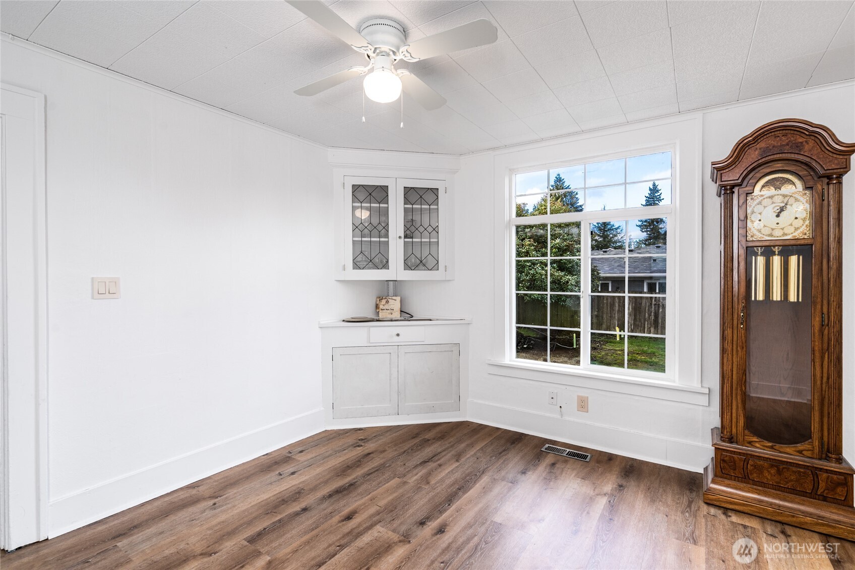 Front bedroom with nice sized closet.
