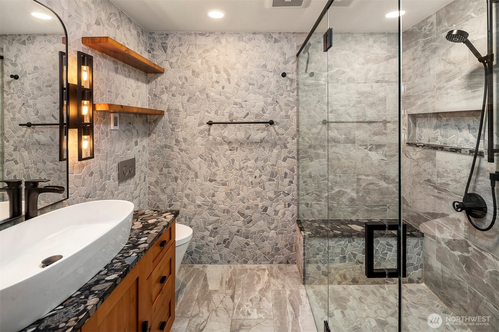 En-Suite bath off of Primary Bedroom