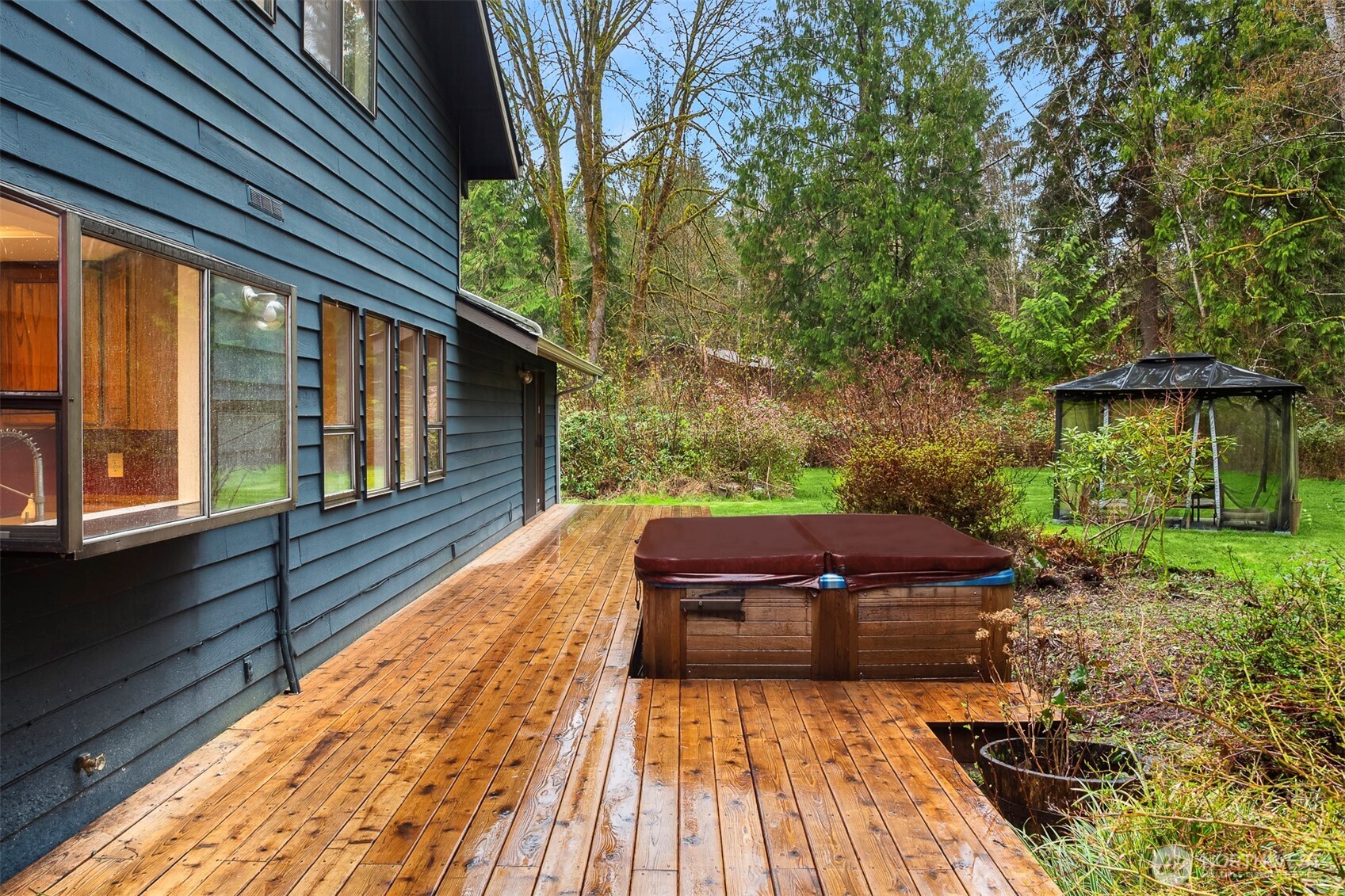 Back Deck & Hot Tub