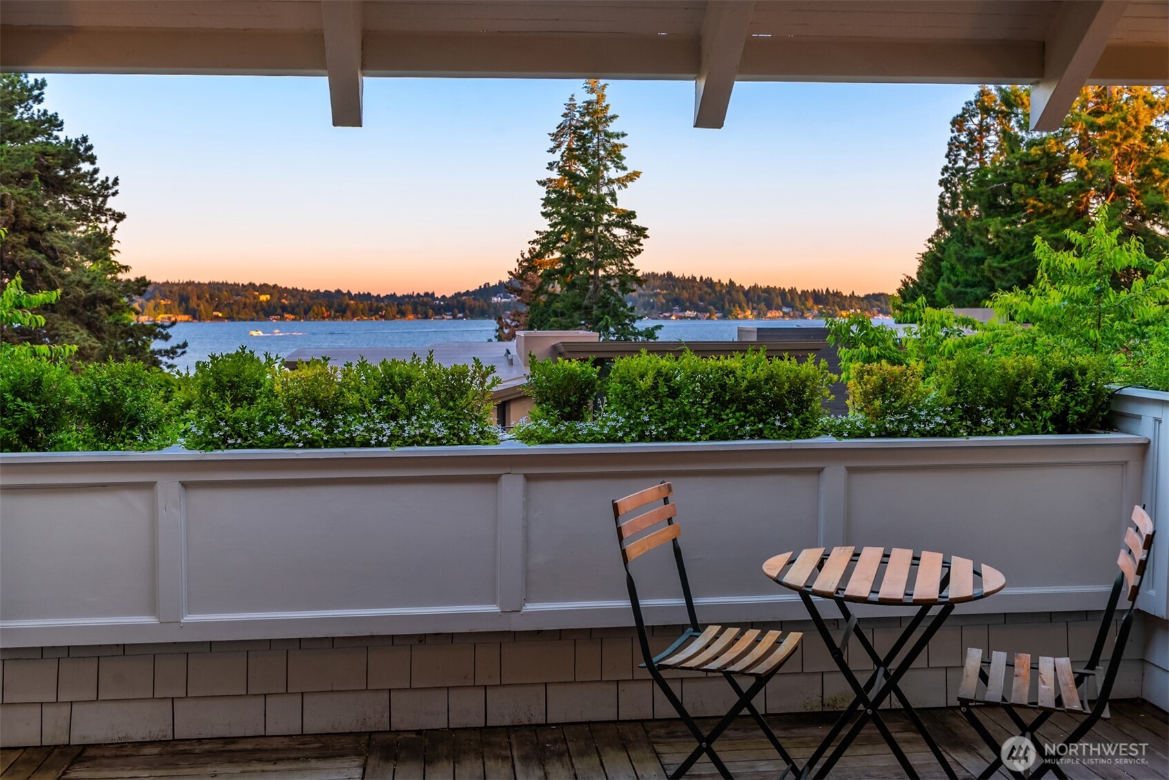 A perfect balcony for a perfect nightcap.