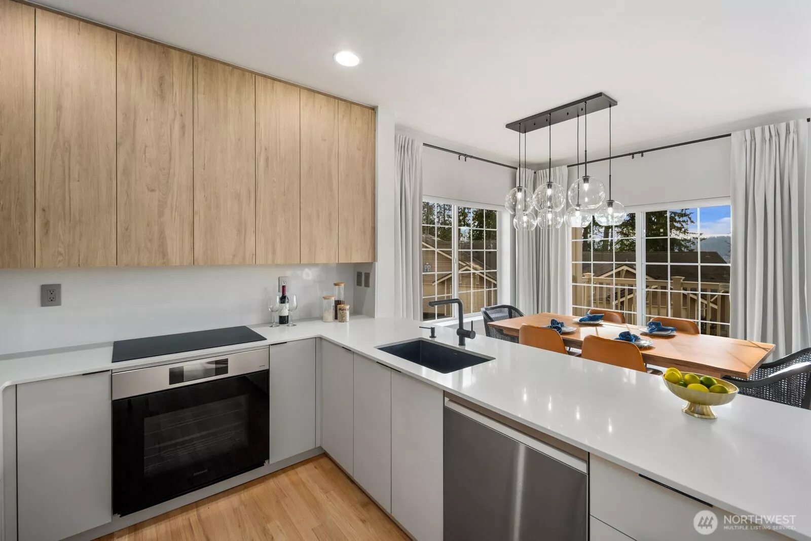 Fully updated modern kitchen